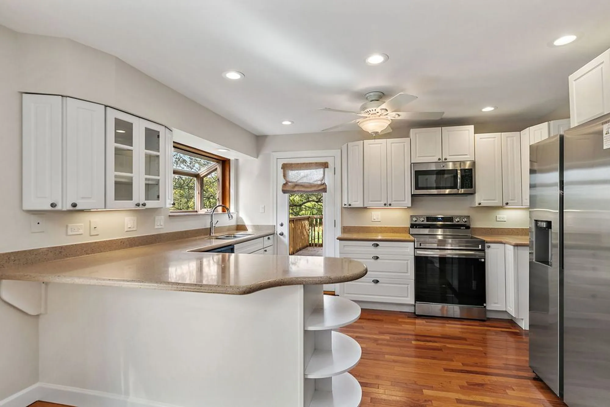 Property Slideshow image 7 of 39 | 830 oak hill rd, Lake Barrington, IL, 60010