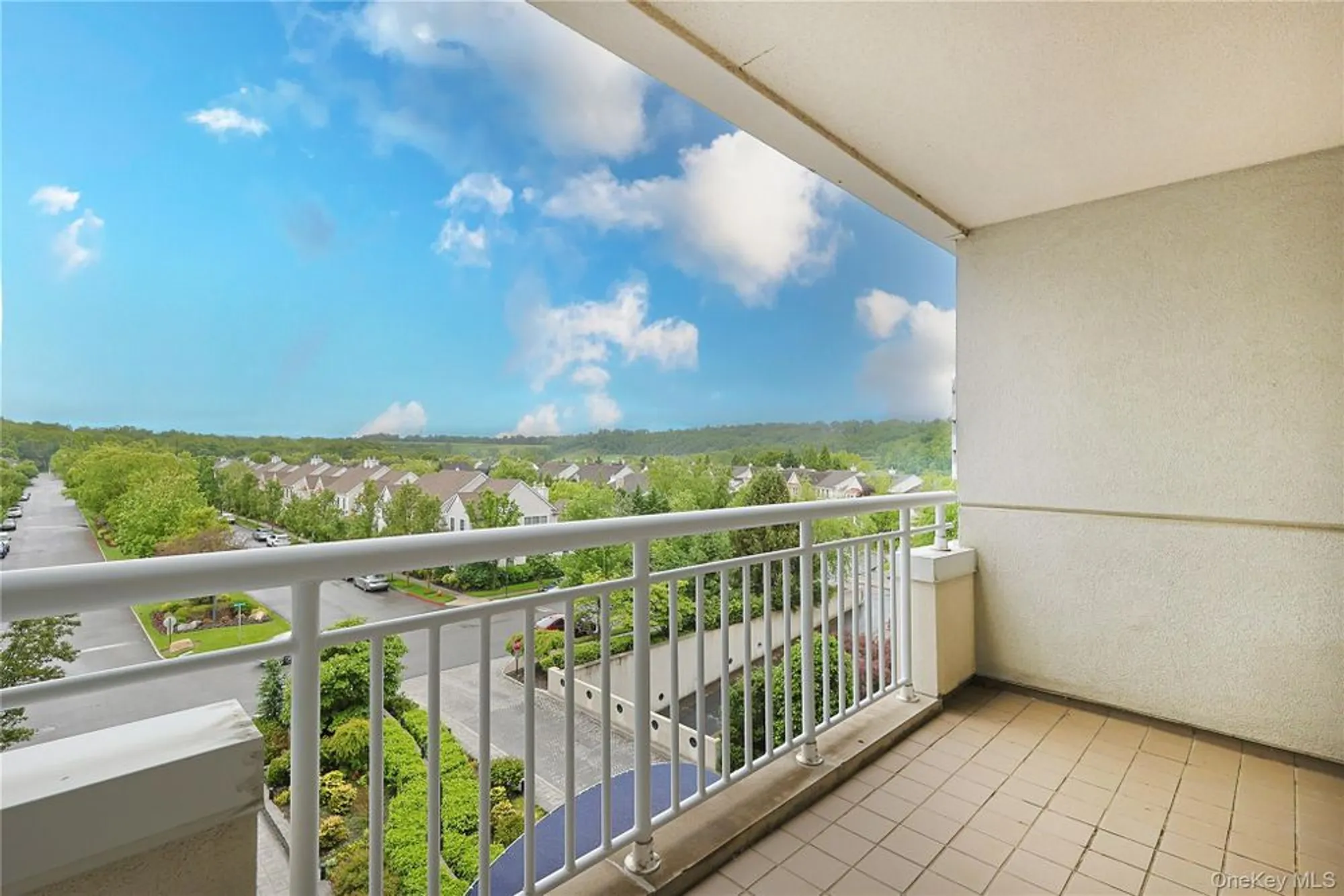 Property Slideshow image 11 of 18 | 100 harbor view dr 423, Port Washington, NY, 11050