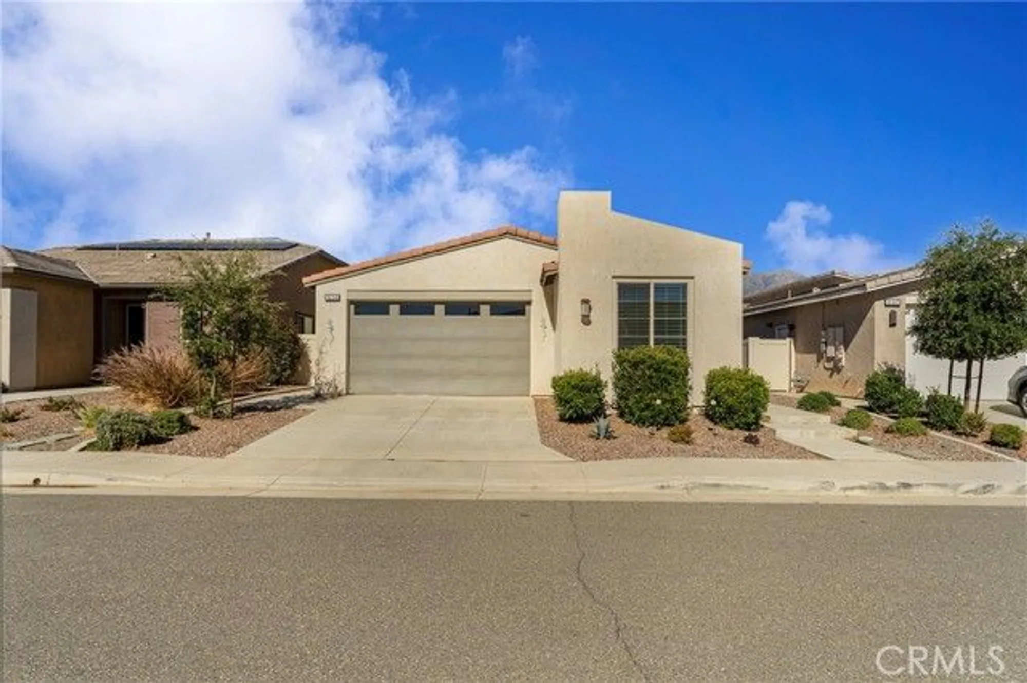Property Slideshow image 2 of 40 | 1656 spring run ln, Beaumont, CA, 92223