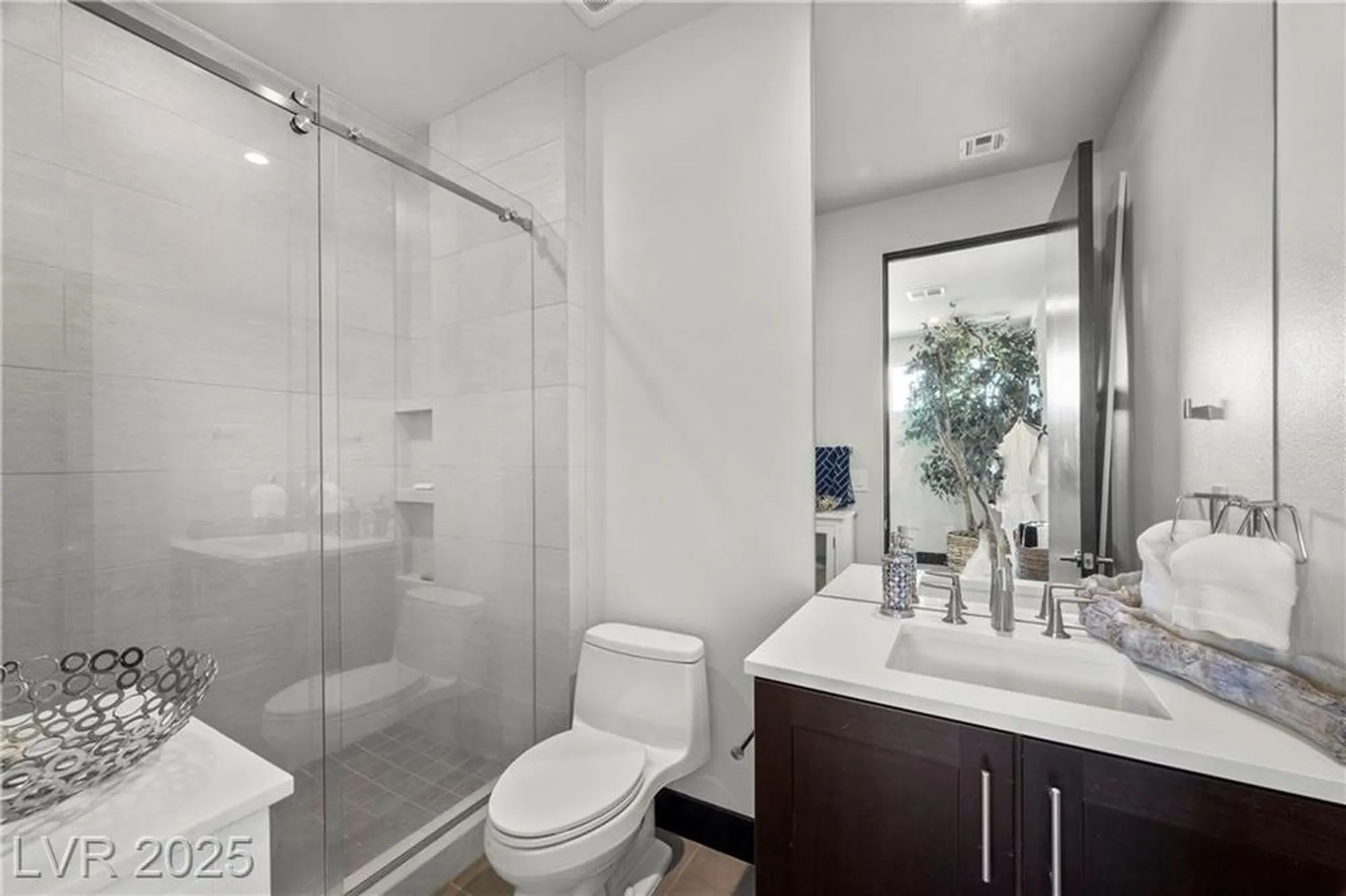 Property Slideshow image 46 of 99 | 5 highland cove ln, Henderson, NV, 89011