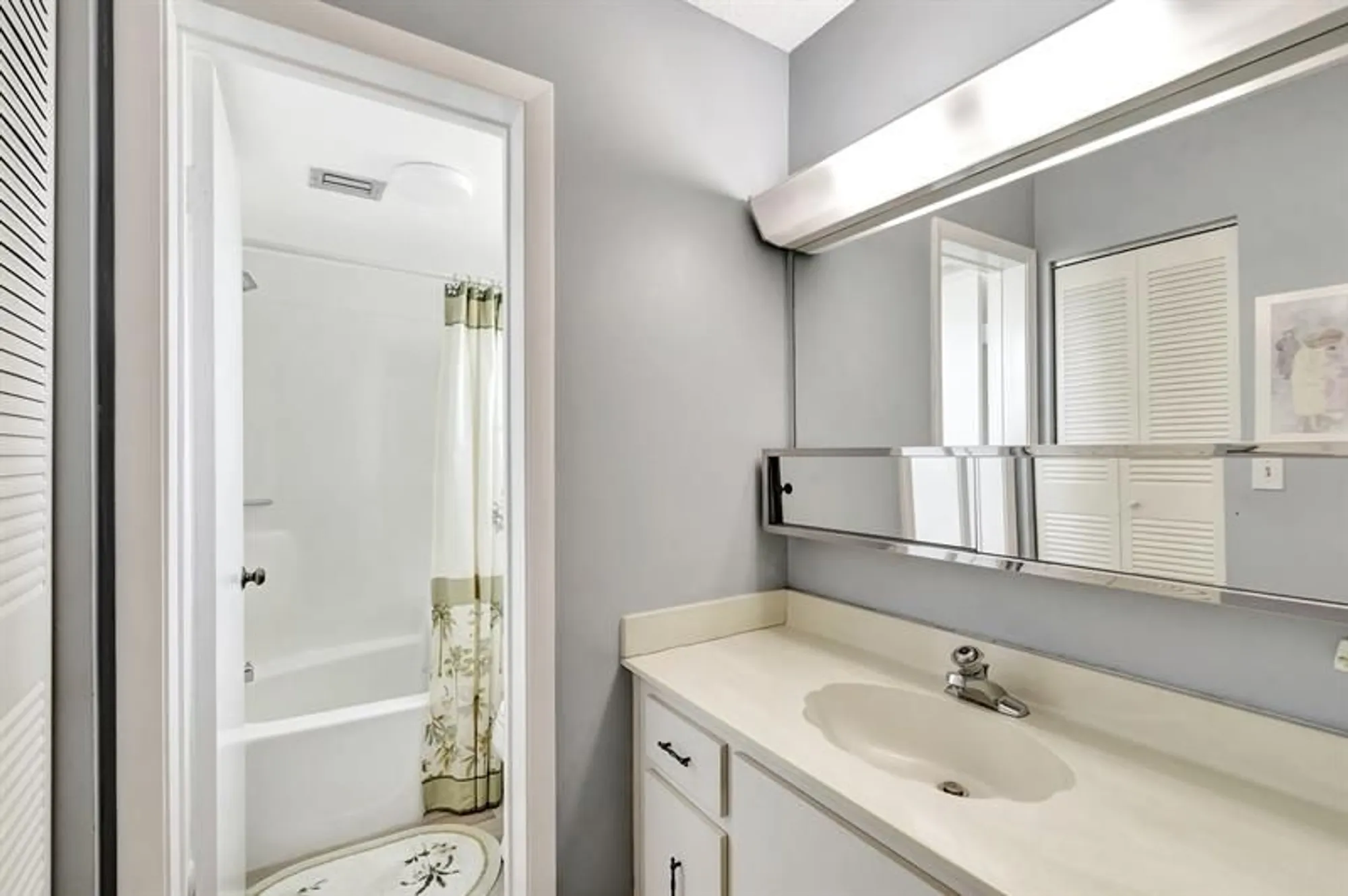 Property Slideshow image 21 of 67 | 100 lake meryl dr 201, West Palm Beach, FL, 33411