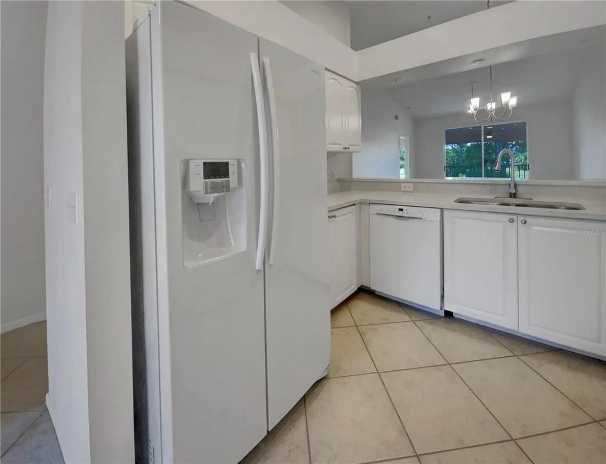 Property Slideshow image 9 of 20 | 6904 drewrys blf 810, Bradenton, FL, 34203