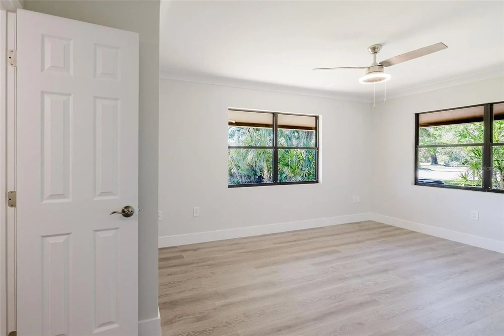 Property Slideshow image 37 of 53 | 5604 doral dr, Sarasota, FL, 34243