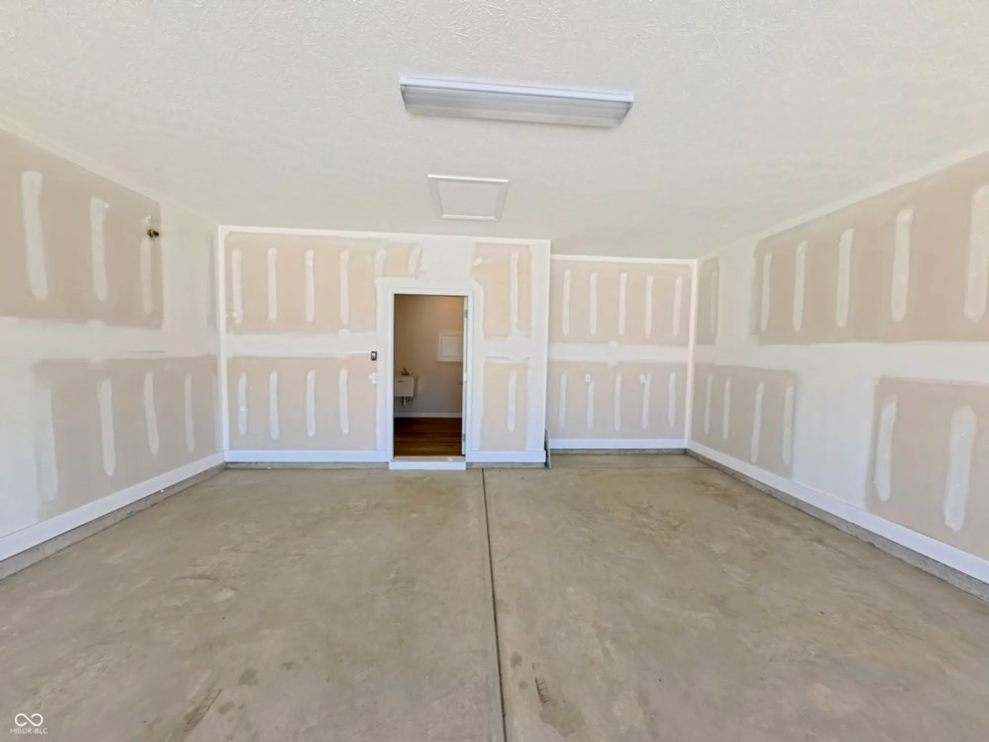 Property Slideshow image 47 of 61 | 811 daisy st, Greenwood, IN, 46143