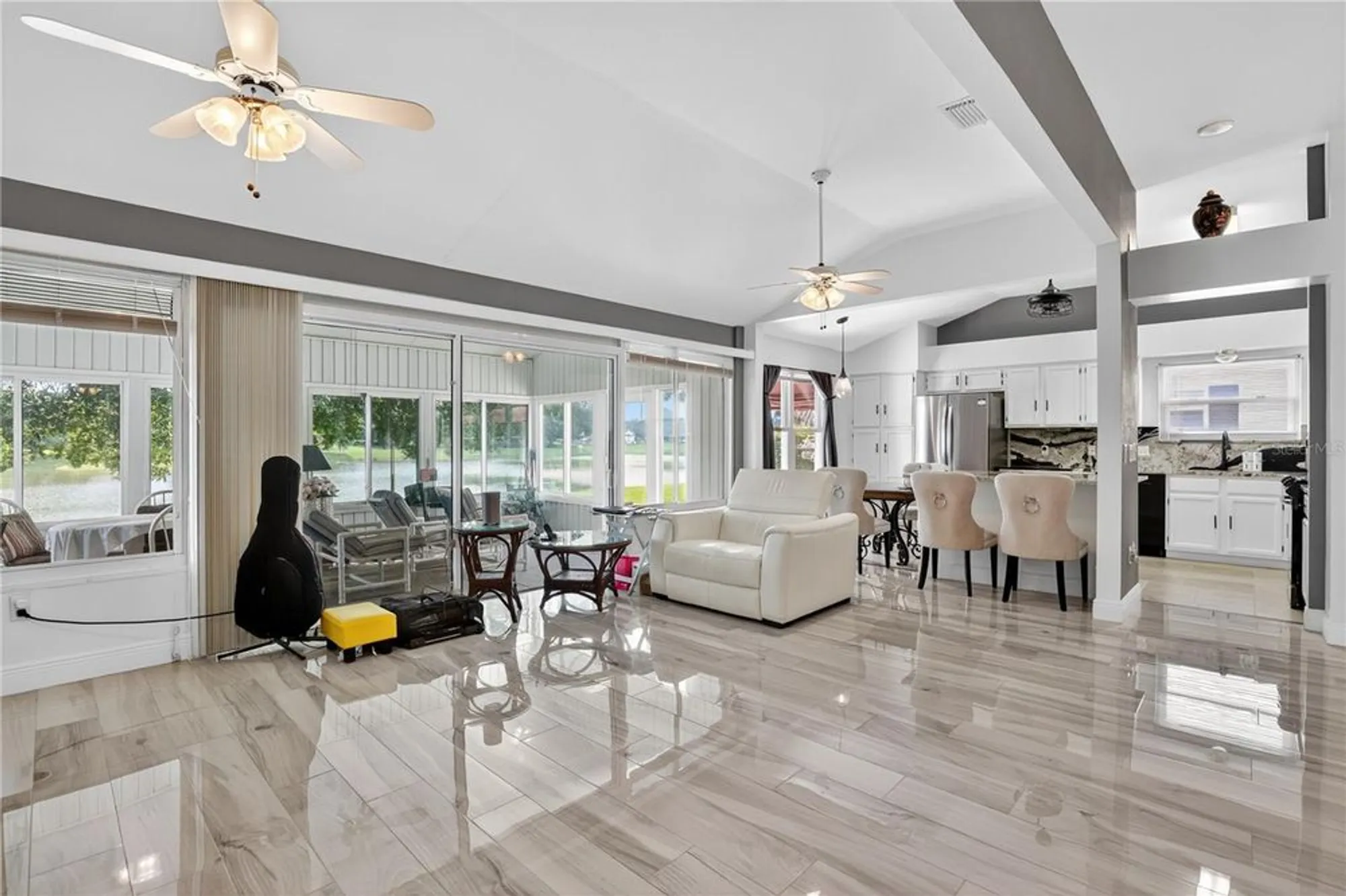 Property Slideshow image 14 of 32 | 411 del mar dr, Lady Lake, FL, 32159