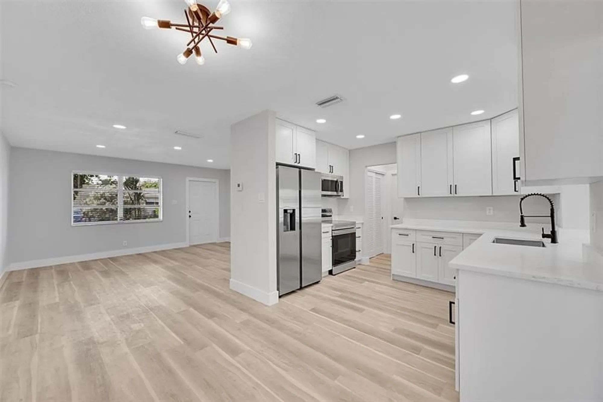 Property Slideshow image 11 of 35 | 6925 nw 11th st, Margate, FL, 33063