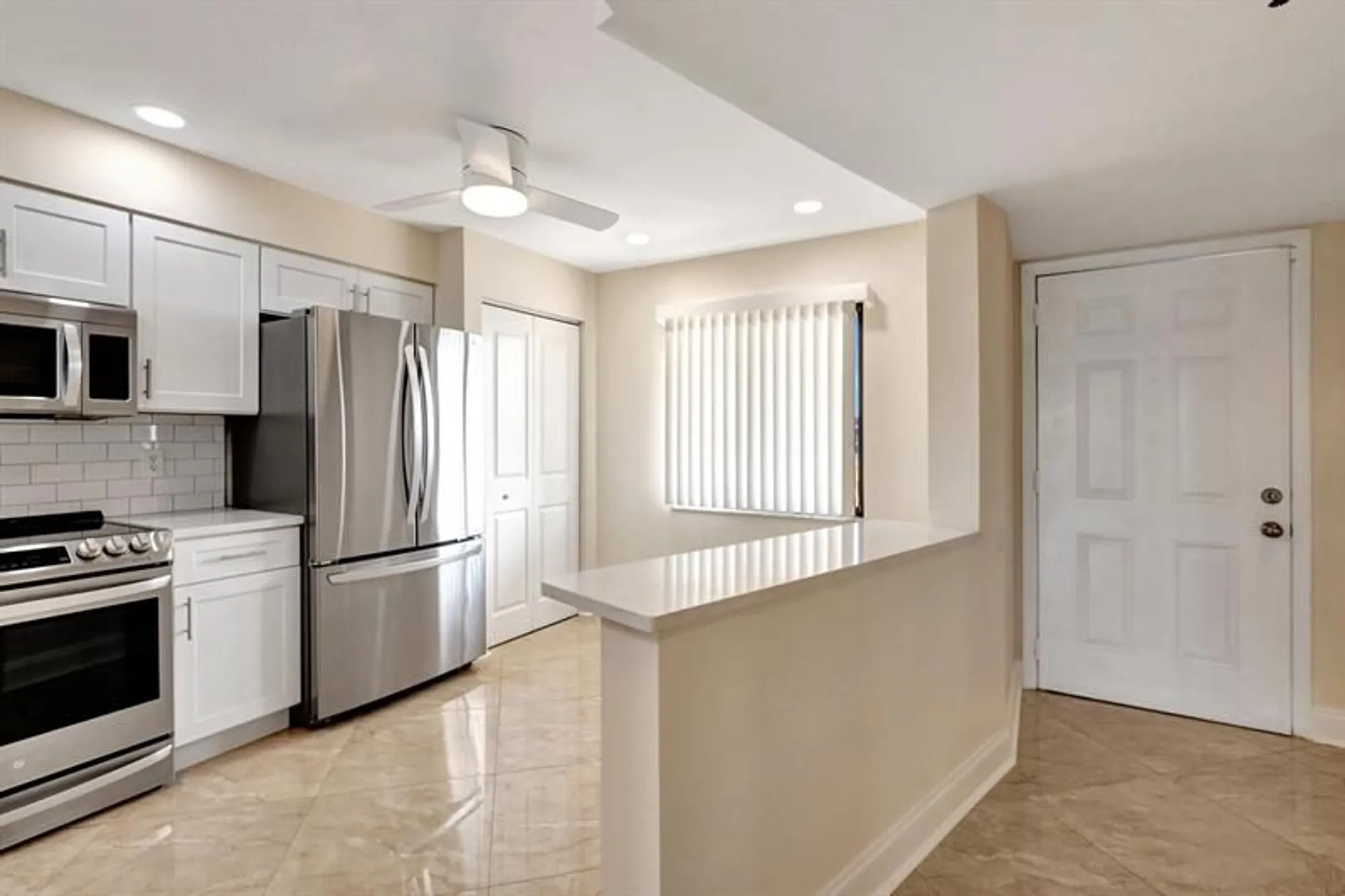 Property Slideshow image 4 of 27 | 14460 strathmore ln 807, Delray Beach, FL, 33446