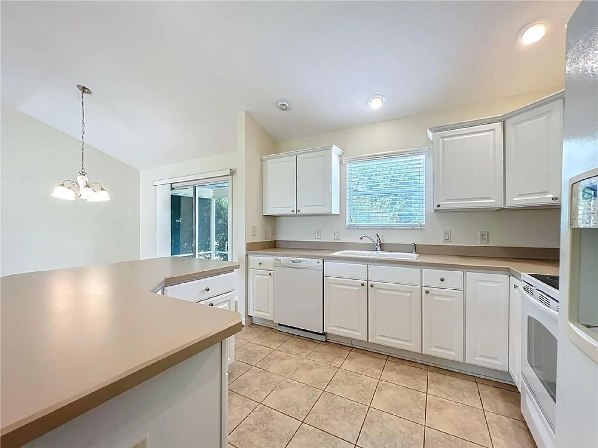 Property Slideshow image 7 of 46 | 2530 foxbridge ter, The Villages, FL, 32162