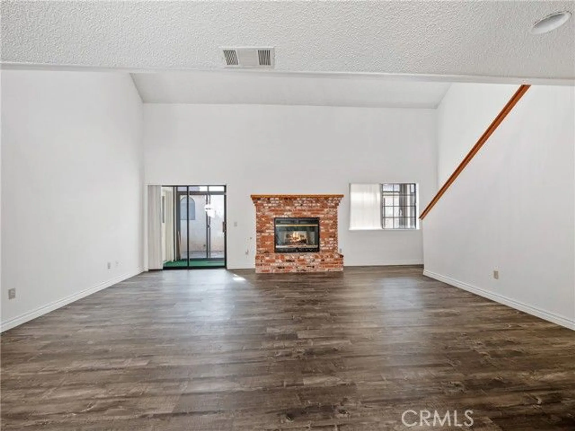 Property Slideshow image 2 of 37 | 19246 pine way, Apple Valley, CA, 92308