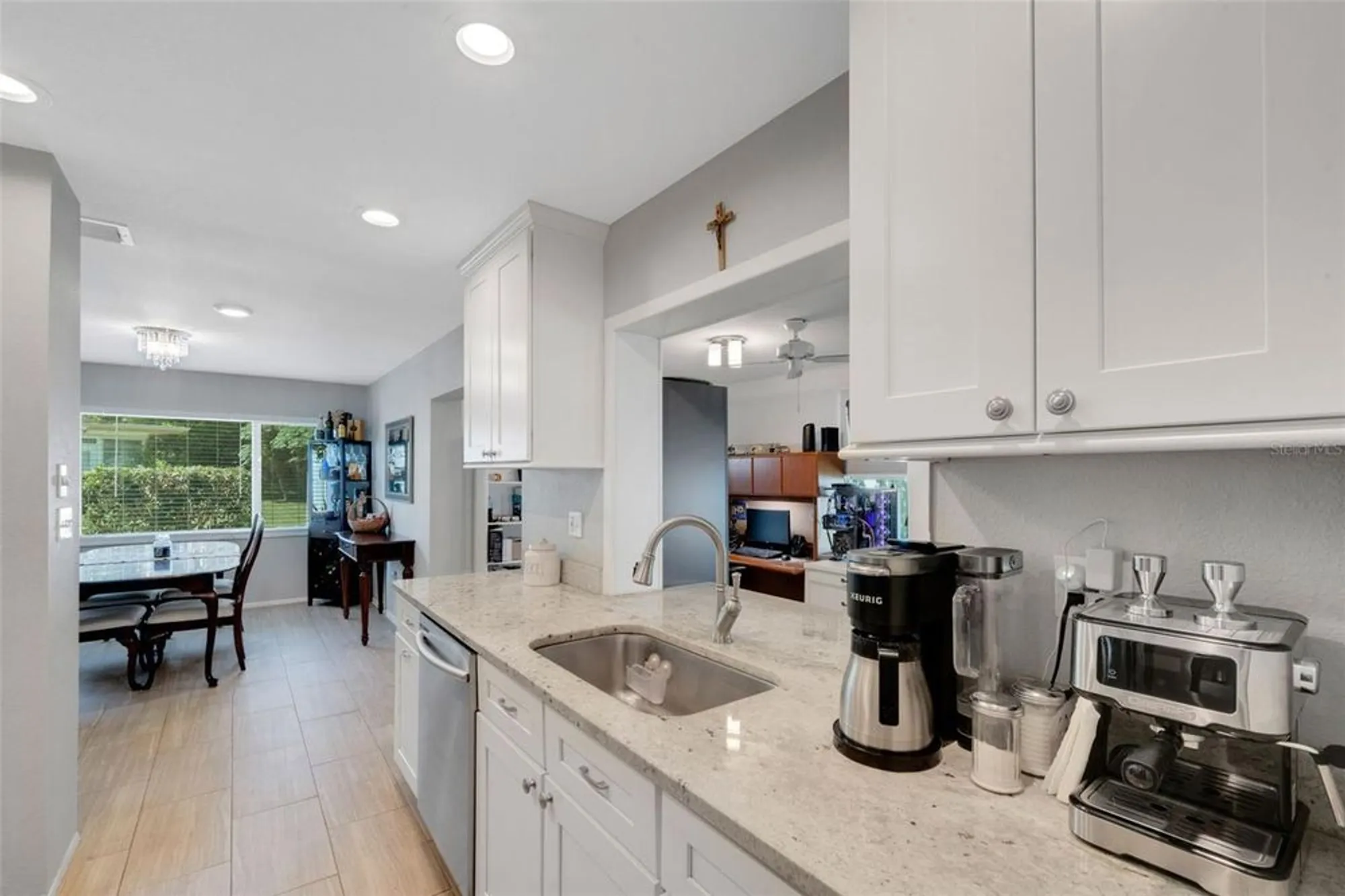 Property Slideshow image 8 of 39 | 1632 heather pl, Palm Harbor, FL, 34684