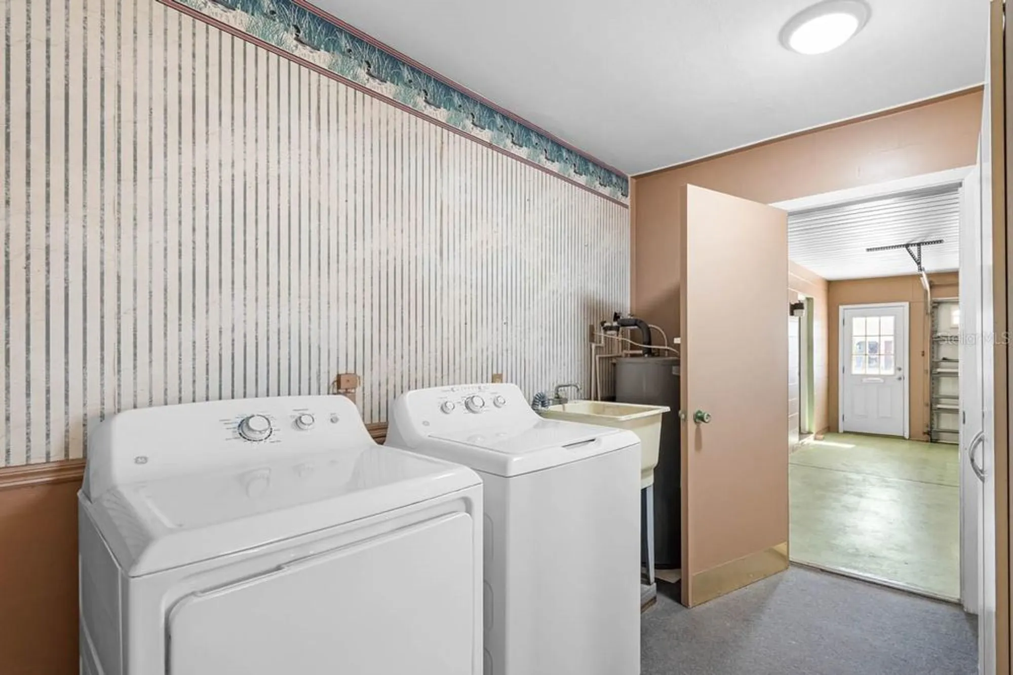 Property Slideshow image 27 of 80 | 829 fox hills dr, Sun City Center, FL, 33573