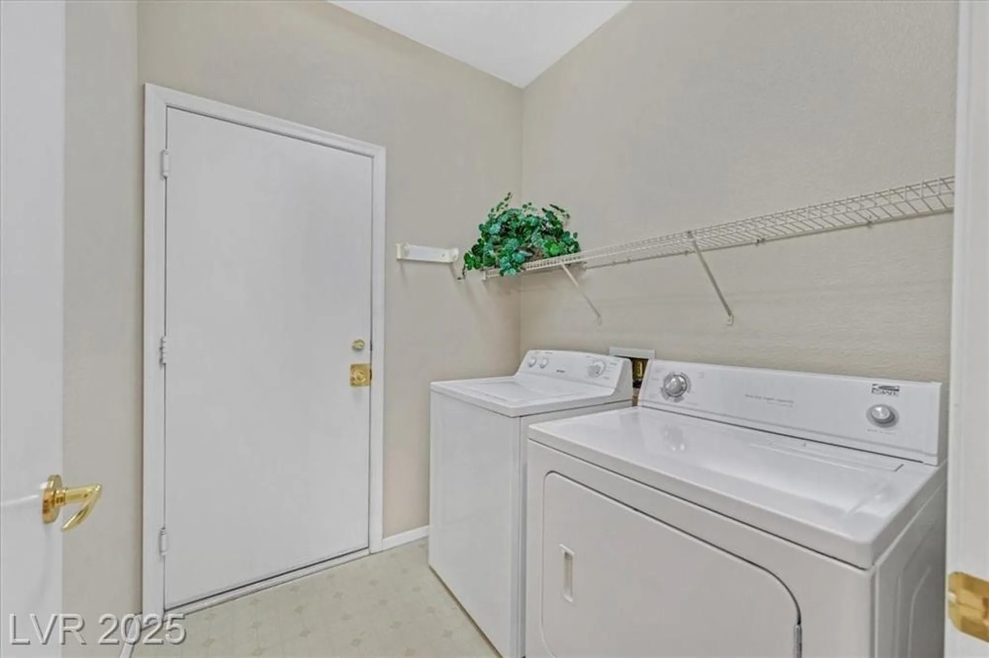 Property Slideshow image 22 of 37 | 2026 wildwood lake st, Henderson, NV, 89052