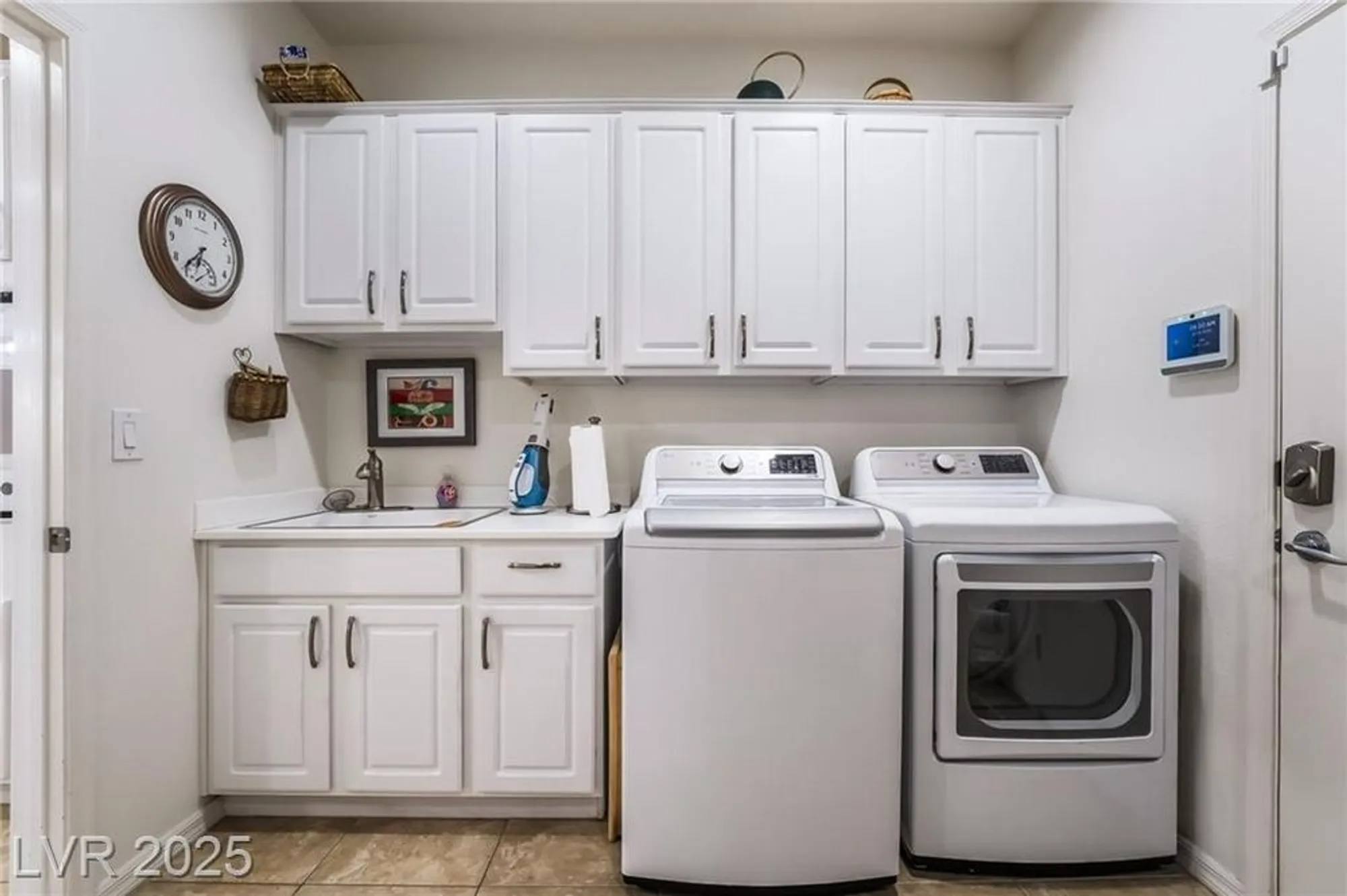 Property Slideshow image 11 of 40 | 2318 black river falls dr, Henderson, NV, 89044