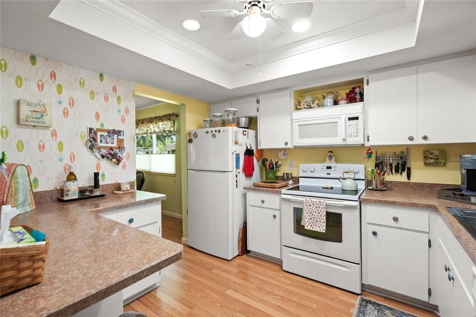 Property Slideshow image 10 of 41 | 1325 glen oaks dr 133, Sarasota, FL, 34232