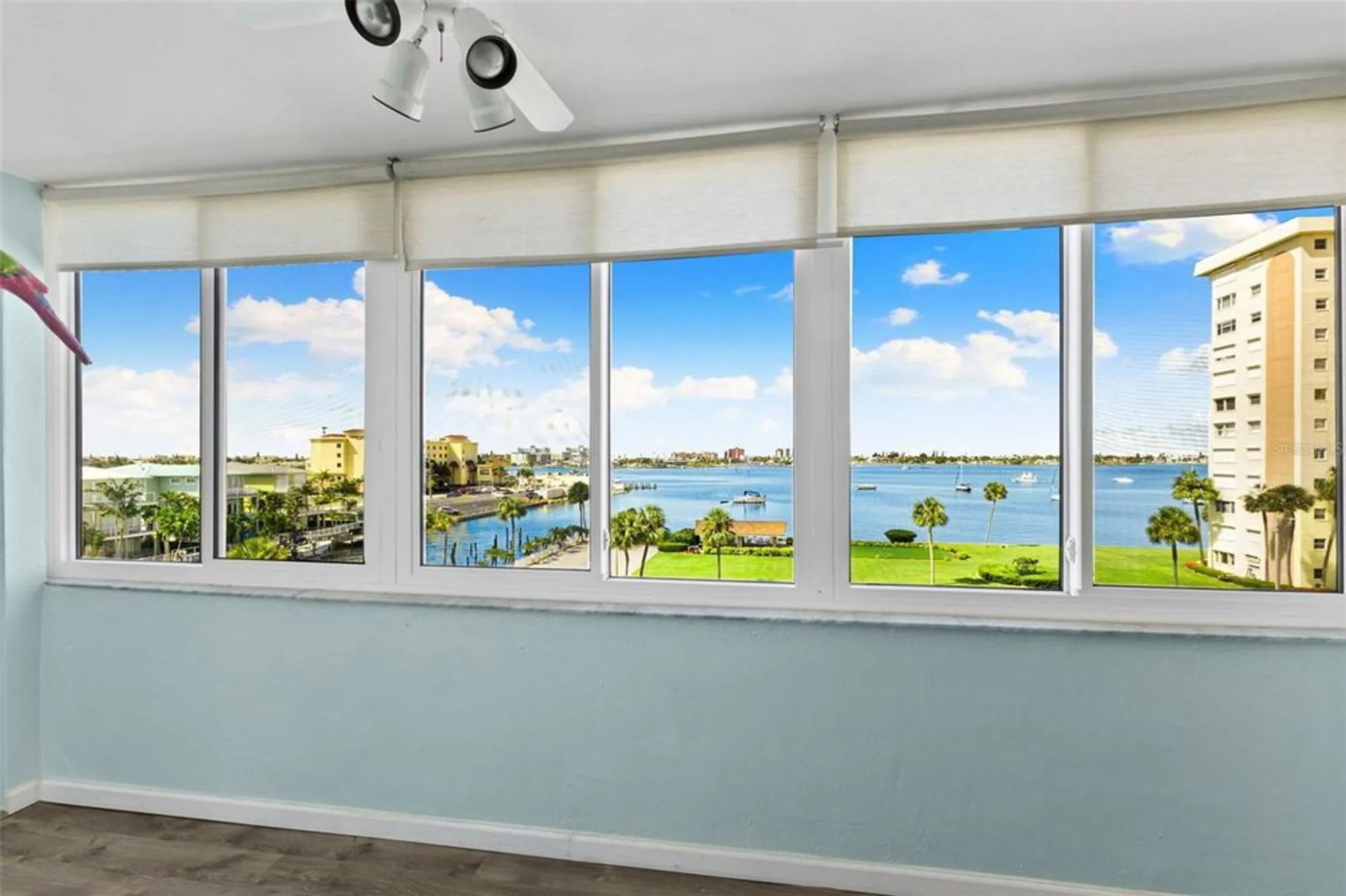 Property Slideshow image 5 of 46 | 4550 cove cir apt 501, Saint Petersburg, FL, 33708