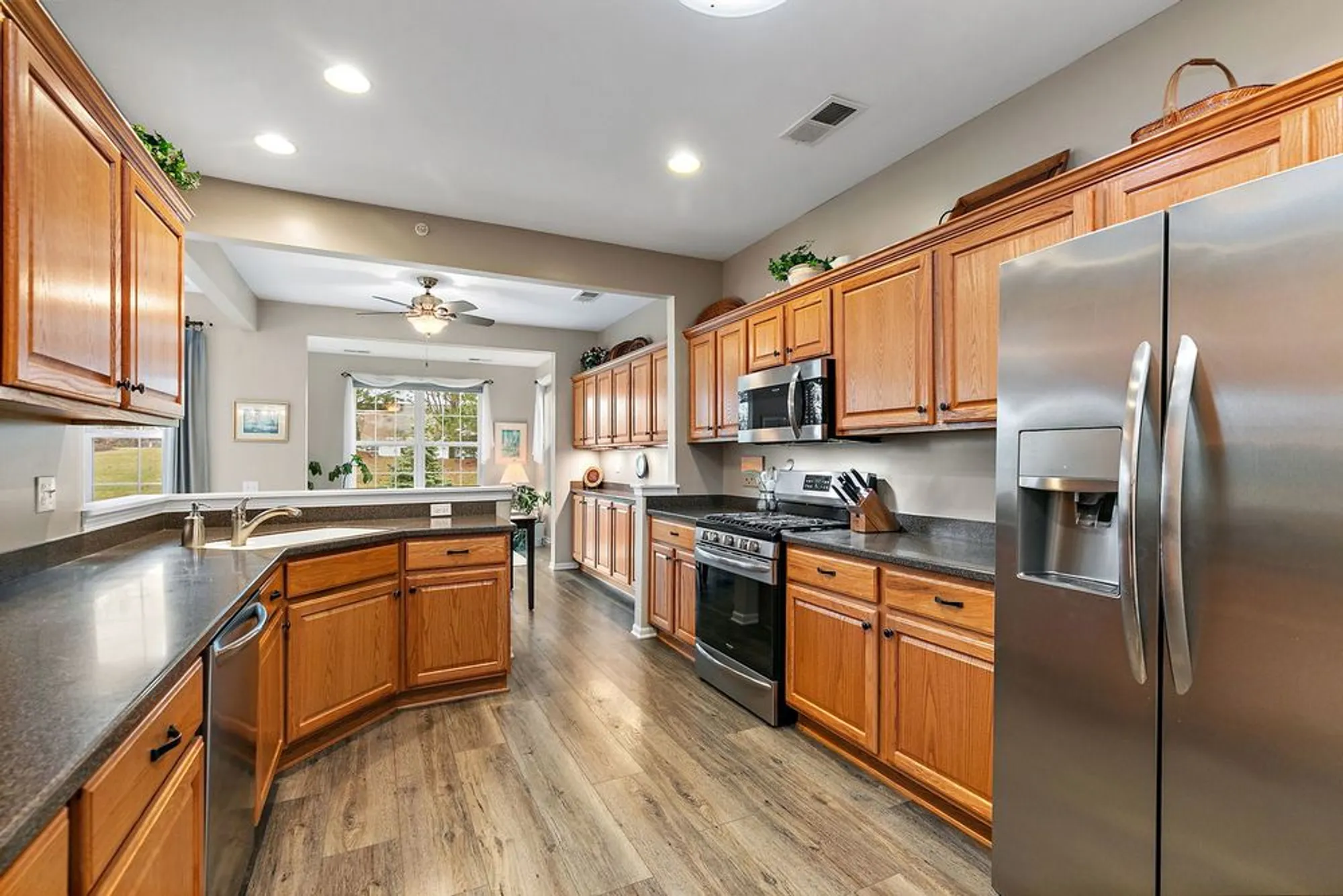 Property Slideshow image 12 of 24 | 13515 ivy dr, Huntley, IL, 60142