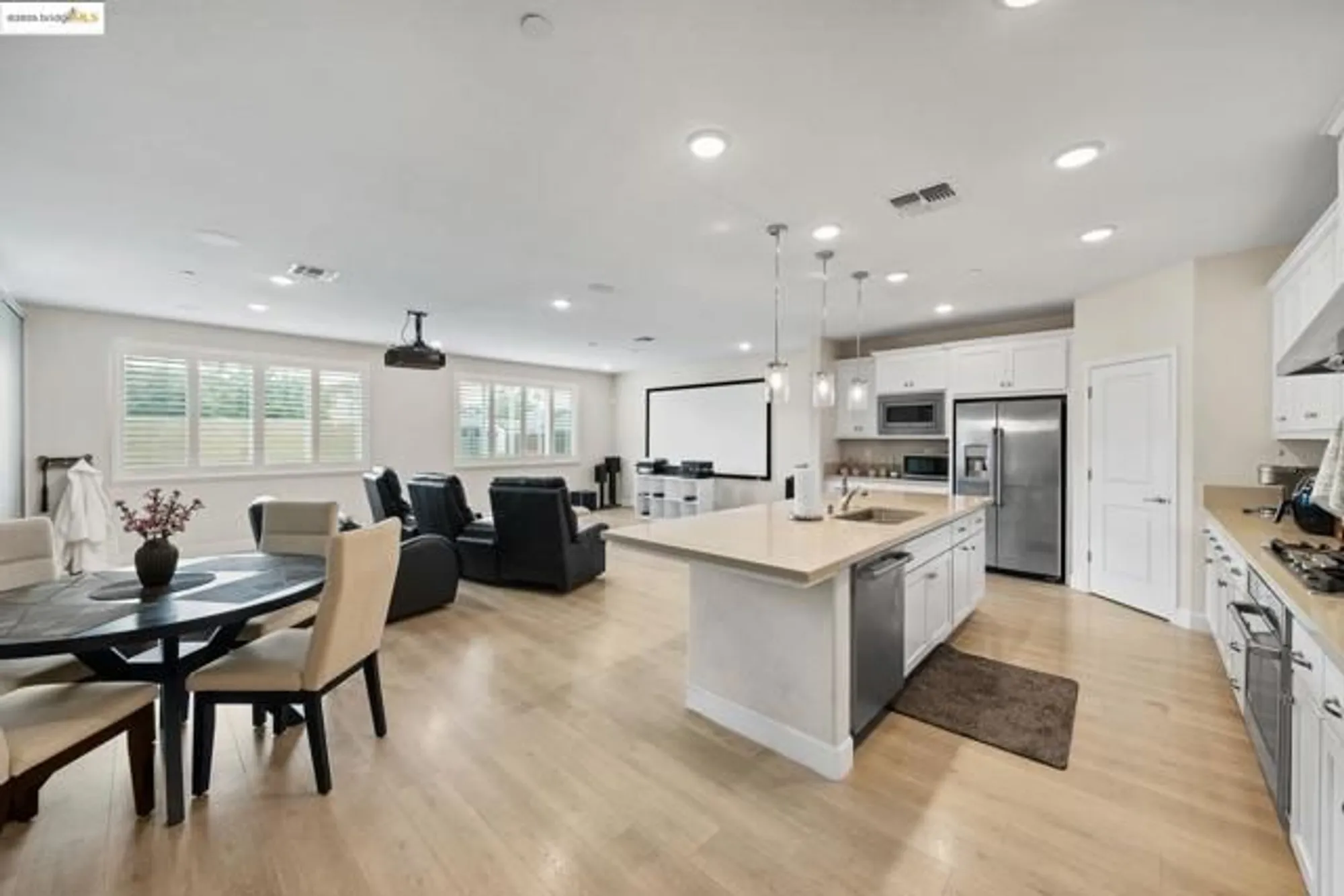 Property Slideshow image 7 of 22 | 1052 camborne dr, Manteca, CA, 95336