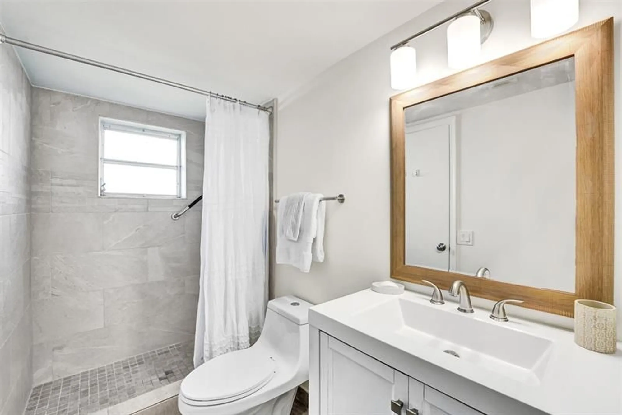 Property Slideshow image 9 of 24 | 1024 se 3rd ave apt 207, Dania Beach, FL, 33004