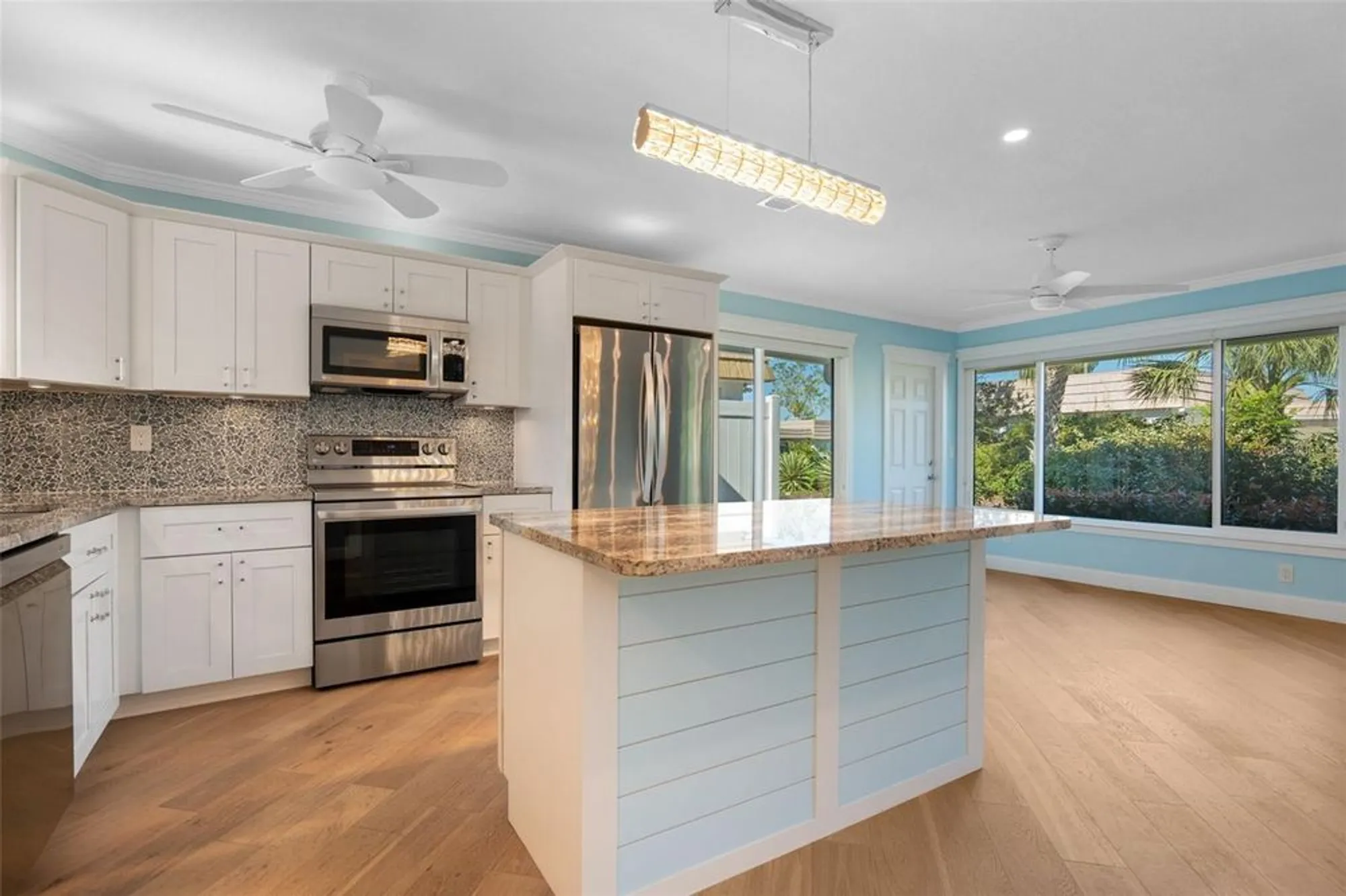 Property Slideshow image 17 of 30 | 2305 riverbluff pkwy # v256, Sarasota, FL, 34231