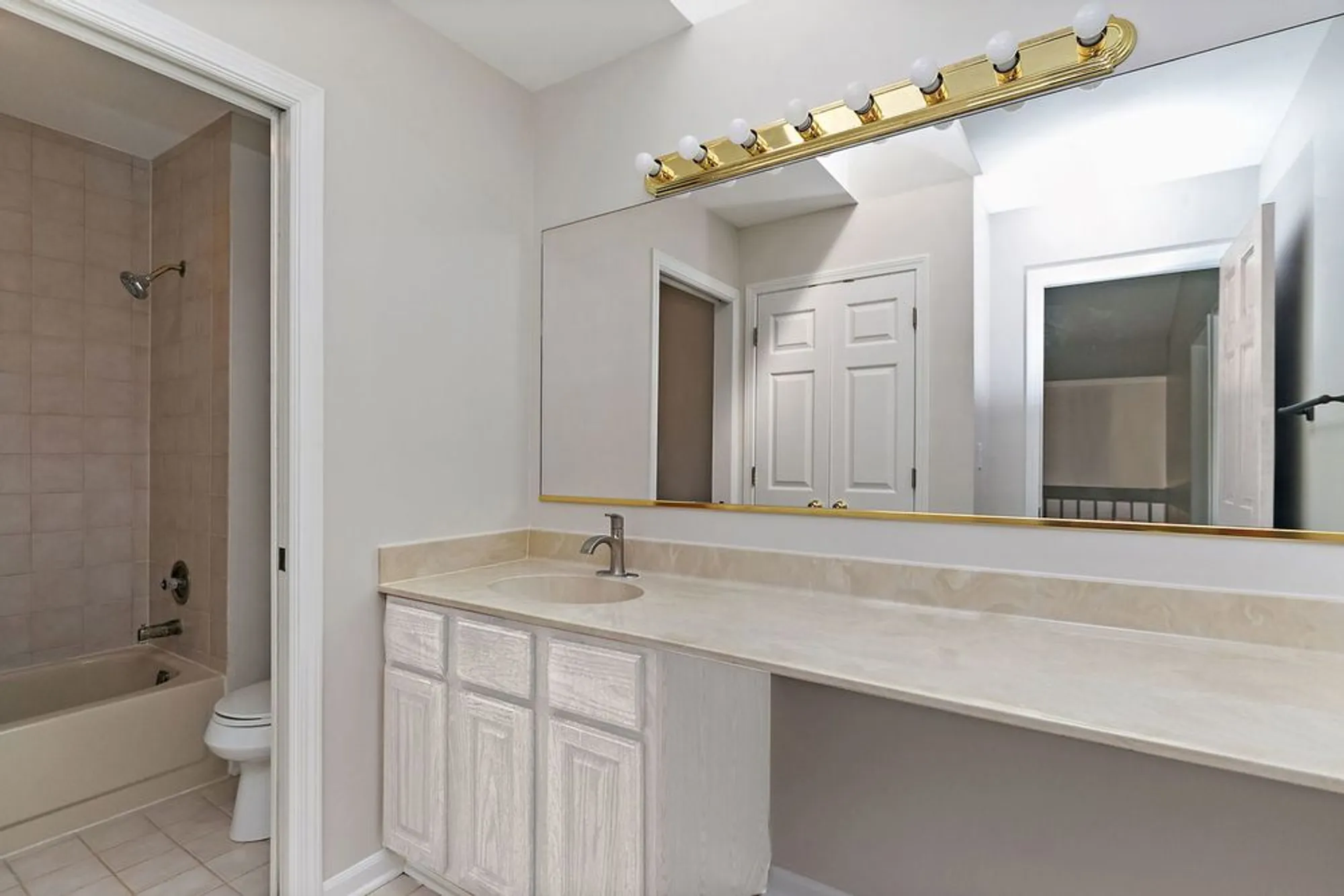 Property Slideshow image 25 of 39 | 830 oak hill rd, Lake Barrington, IL, 60010