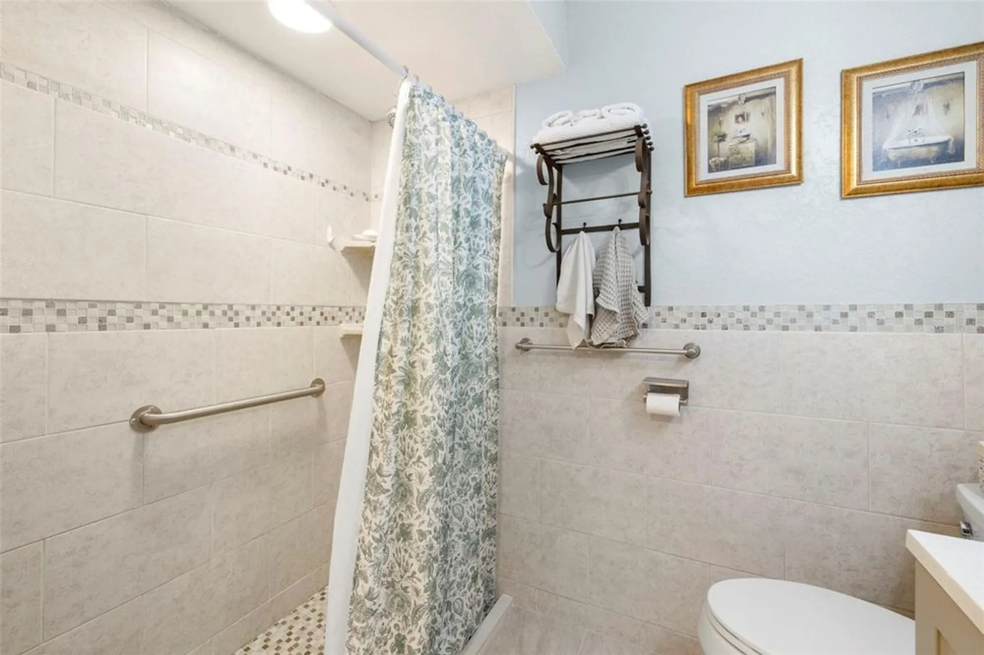 Property Slideshow image 21 of 41 | 8330 high point cir apt 6, Port Richey, FL, 34668