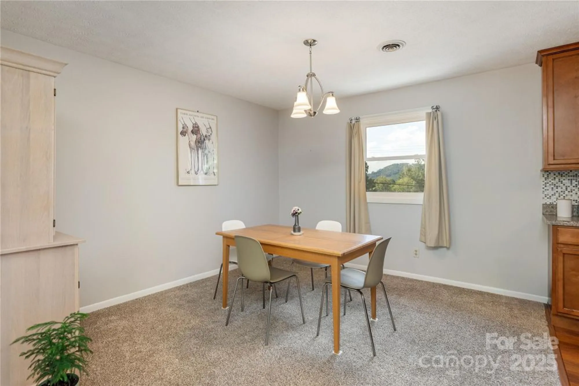 Property Slideshow image 6 of 25 | 103 oakwood pl apt 4, Hendersonville, NC, 28792
