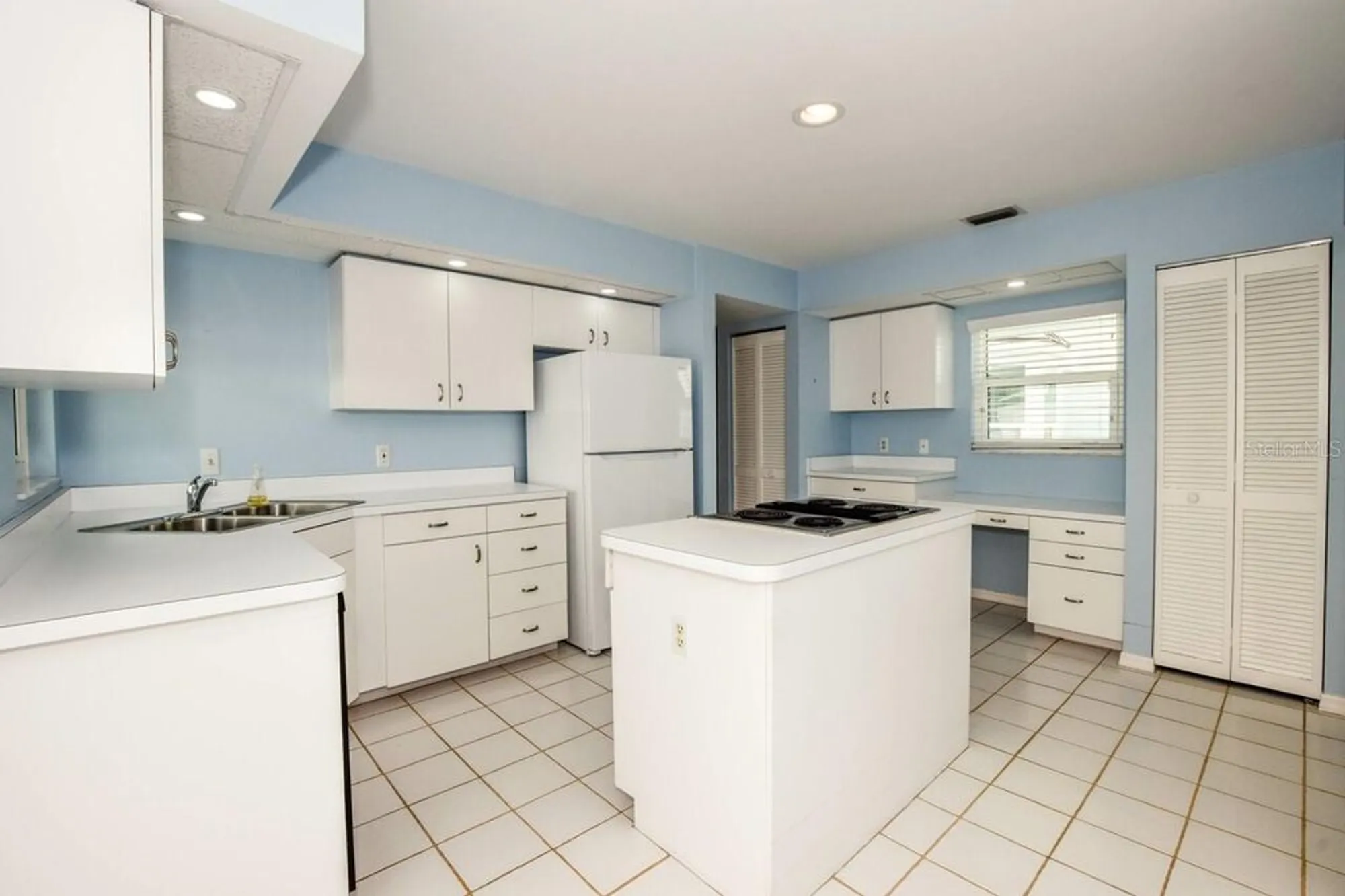 Property Slideshow image 17 of 65 | 702 brightside crescent dr 2, Venice, FL, 34293