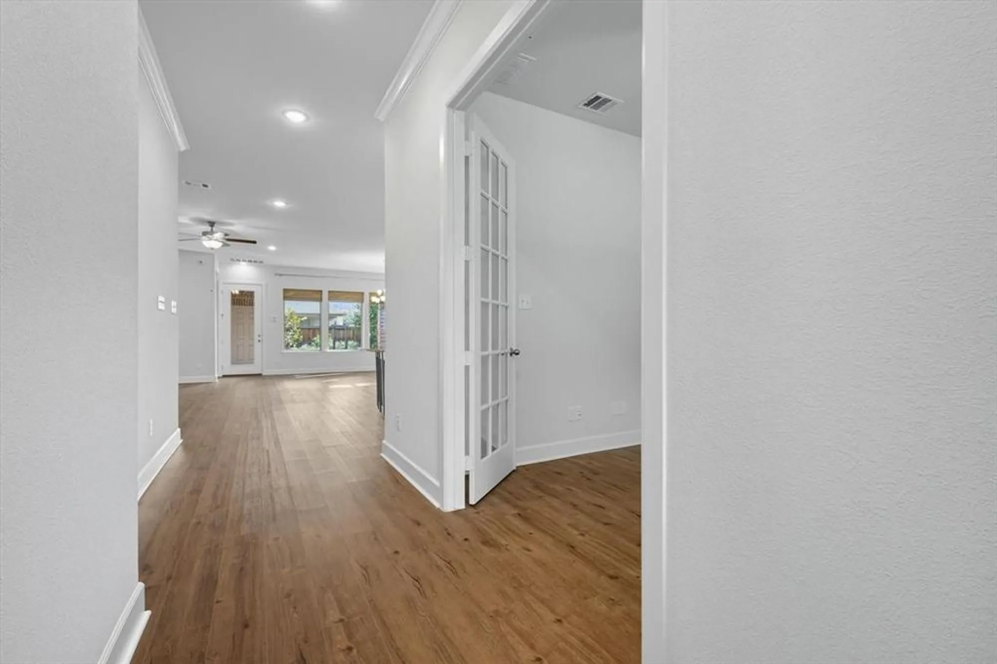 Property Slideshow image 7 of 40 | 4815 beaver creek dr, Arlington, TX, 76005