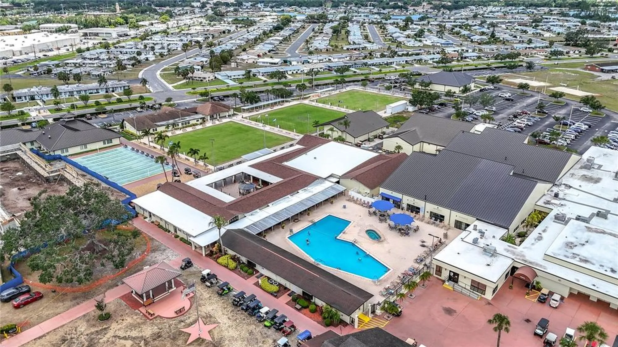 Property Slideshow image 38 of 41 | 904 desert hills dr, Sun City Center, FL, 33573