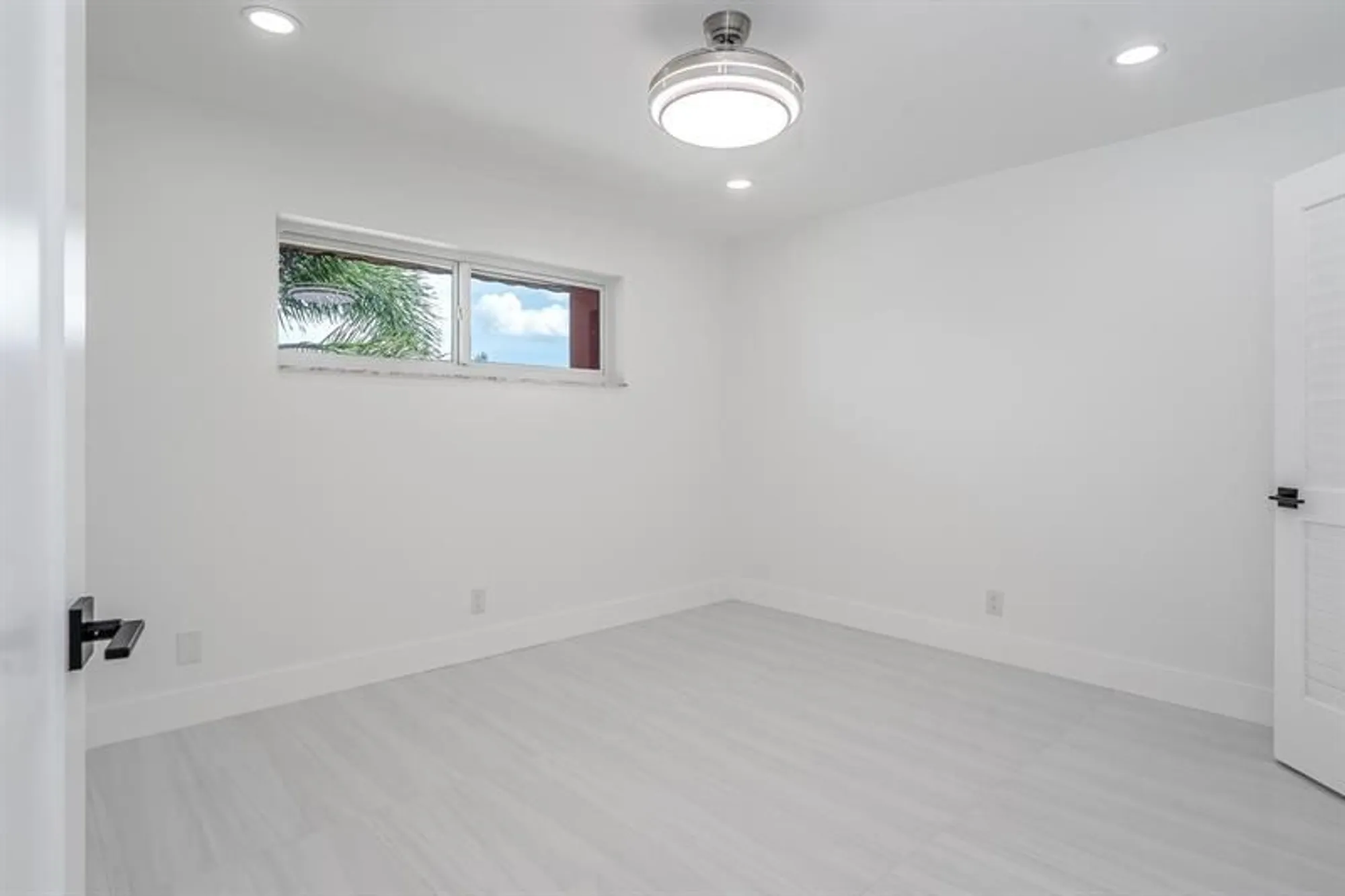 Property Slideshow image 15 of 61 | 9811 n hollybrook lake dr 308, Pembroke Pines, FL, 33025