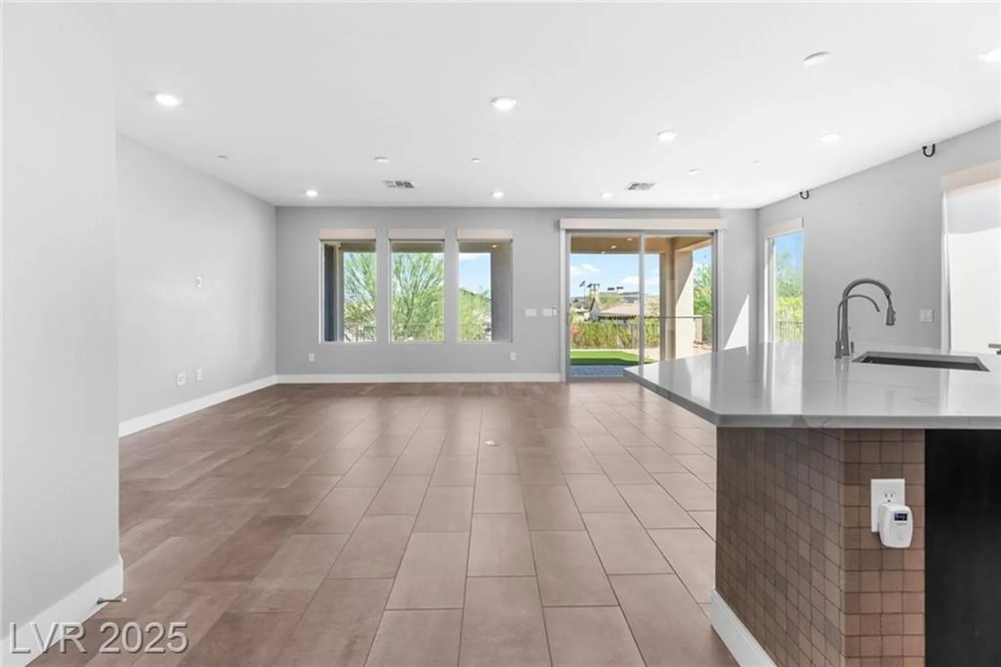 Property Slideshow image 15 of 43 | 18 sun mirage ave, Henderson, NV, 89011