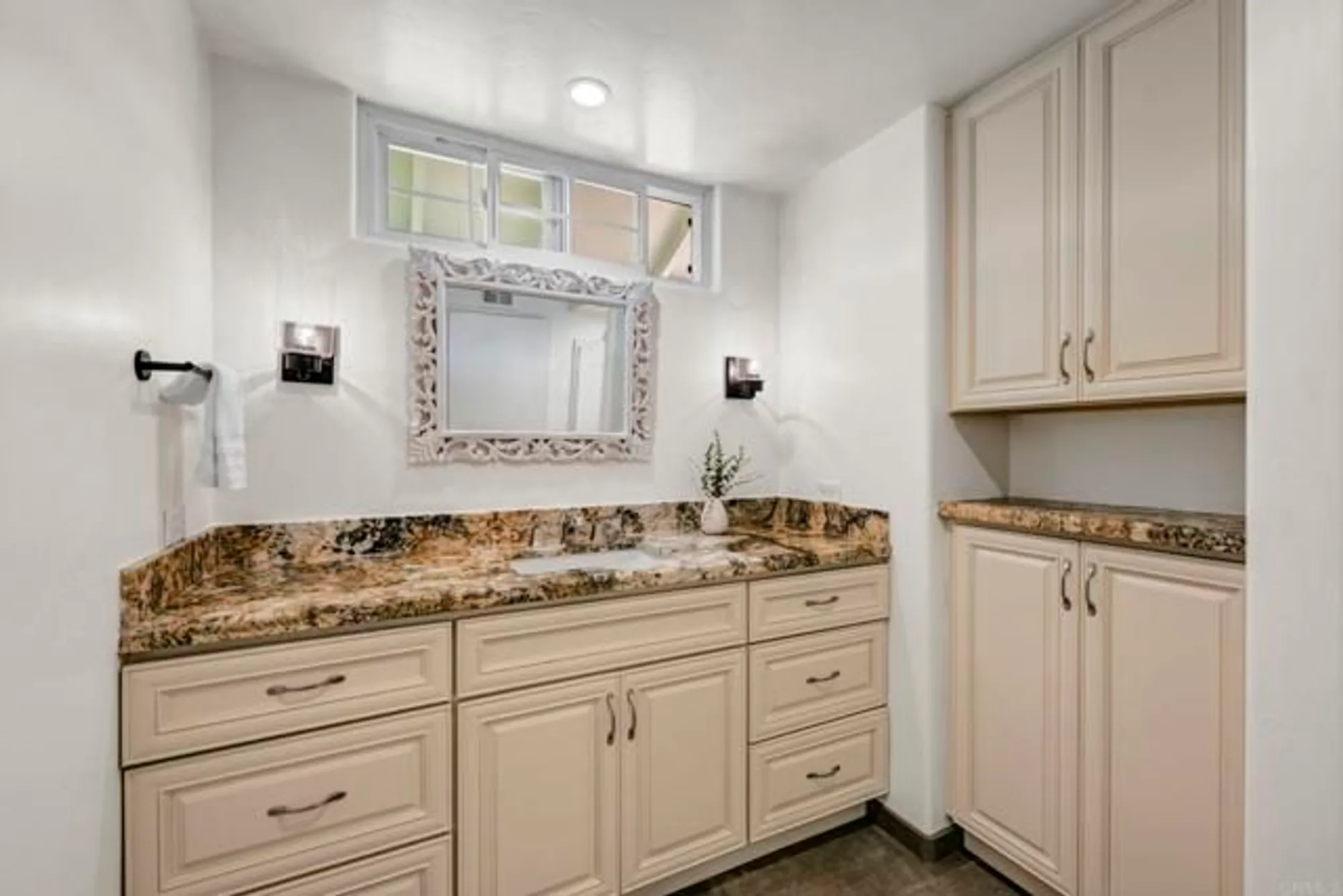 Property Slideshow image 25 of 57 | 1051 la reina dr, San Marcos, CA, 92078