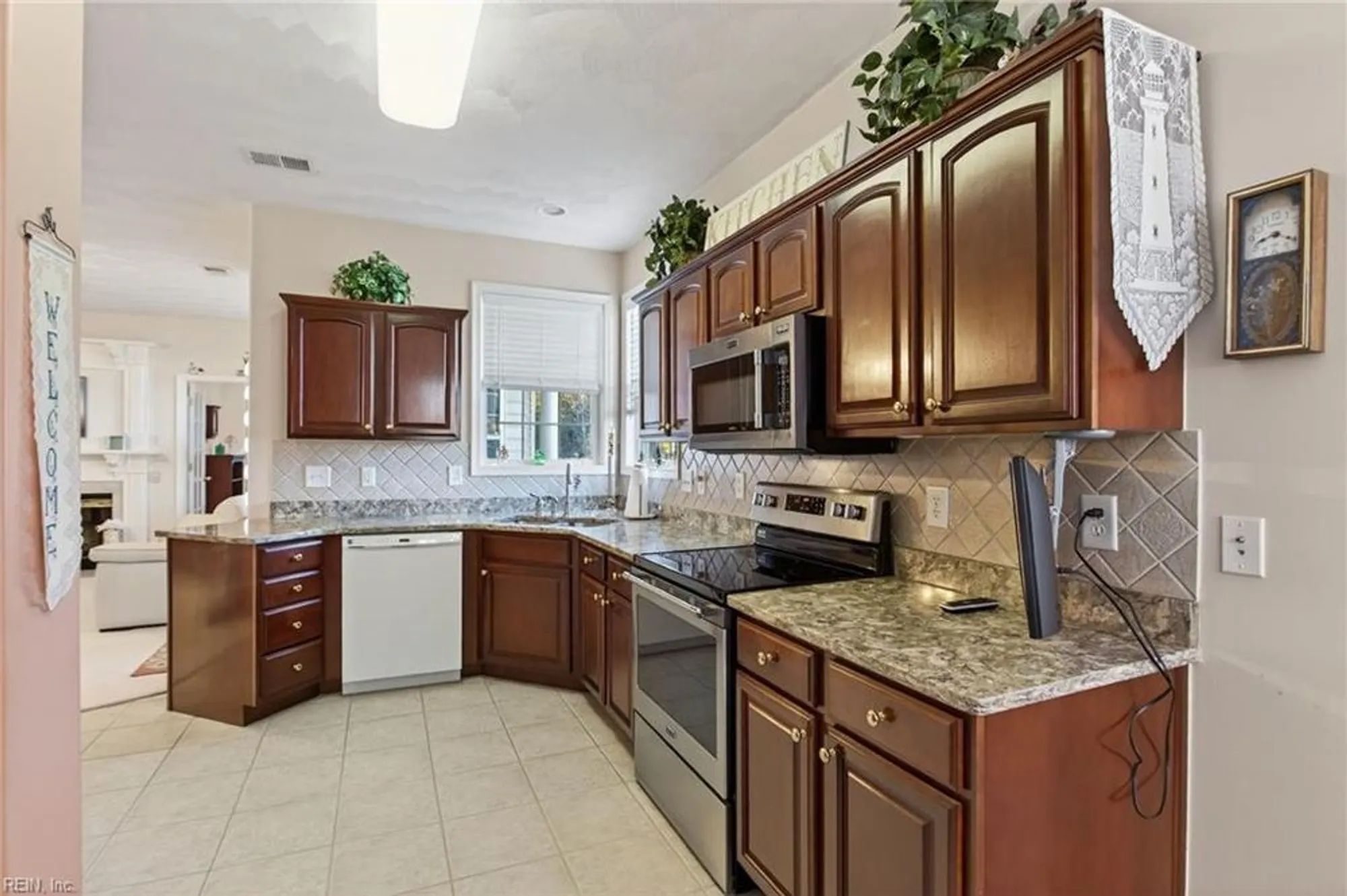 Property Slideshow image 7 of 33 | 3403 misty dawn ct, Virginia Beach, VA, 23456
