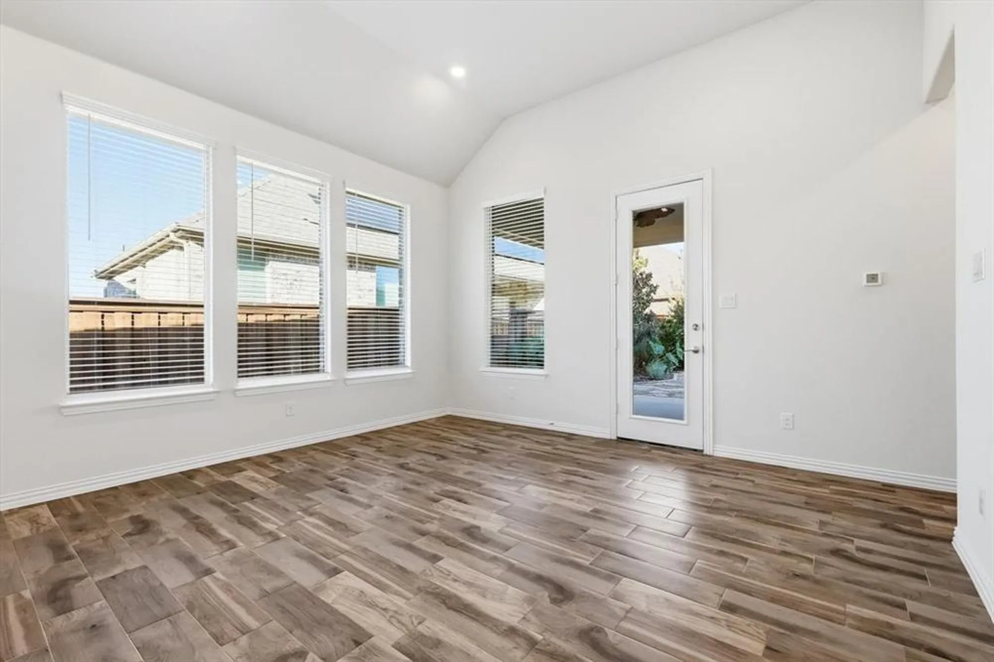 Property Slideshow image 8 of 40 | 4826 forest crest pkwy, Arlington, TX, 76005