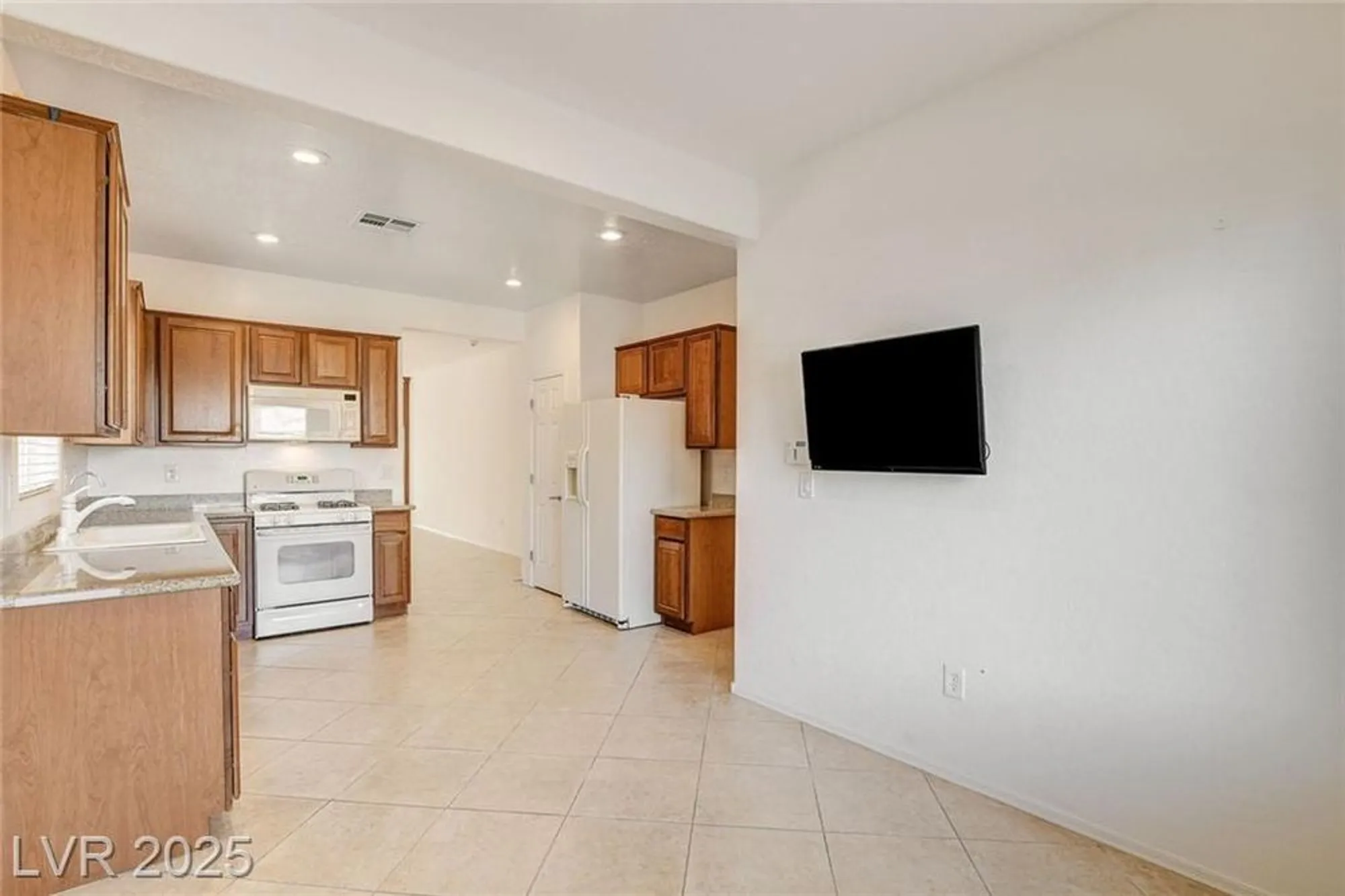 Property Slideshow image 12 of 48 | 2421 willow wren dr, North Las Vegas, NV, 89084