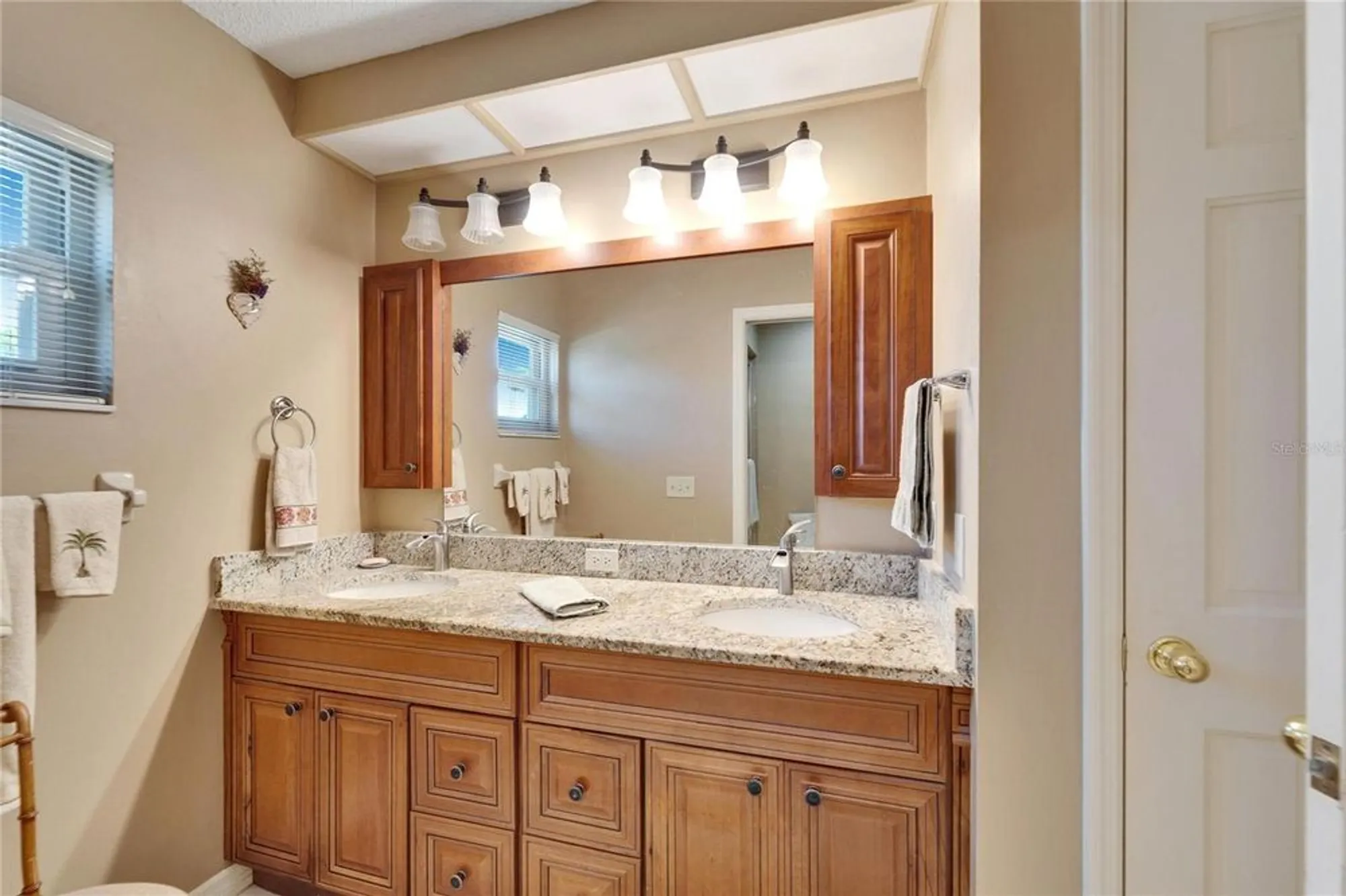 Property Slideshow image 38 of 79 | 2007 east view dr, Sun City Center, FL, 33573