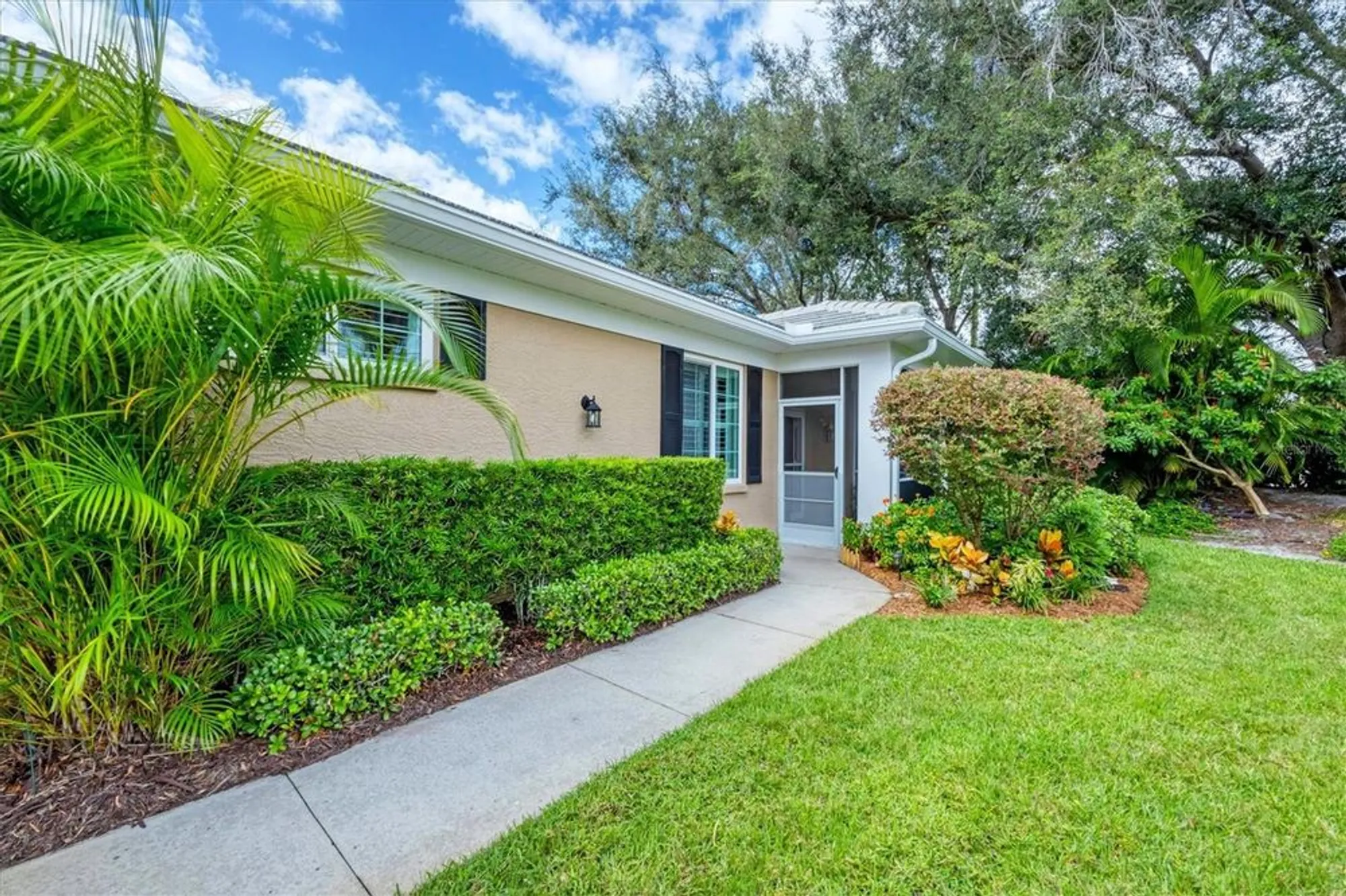 Property Slideshow image 4 of 44 | 914 barclay ct, Venice, FL, 34293