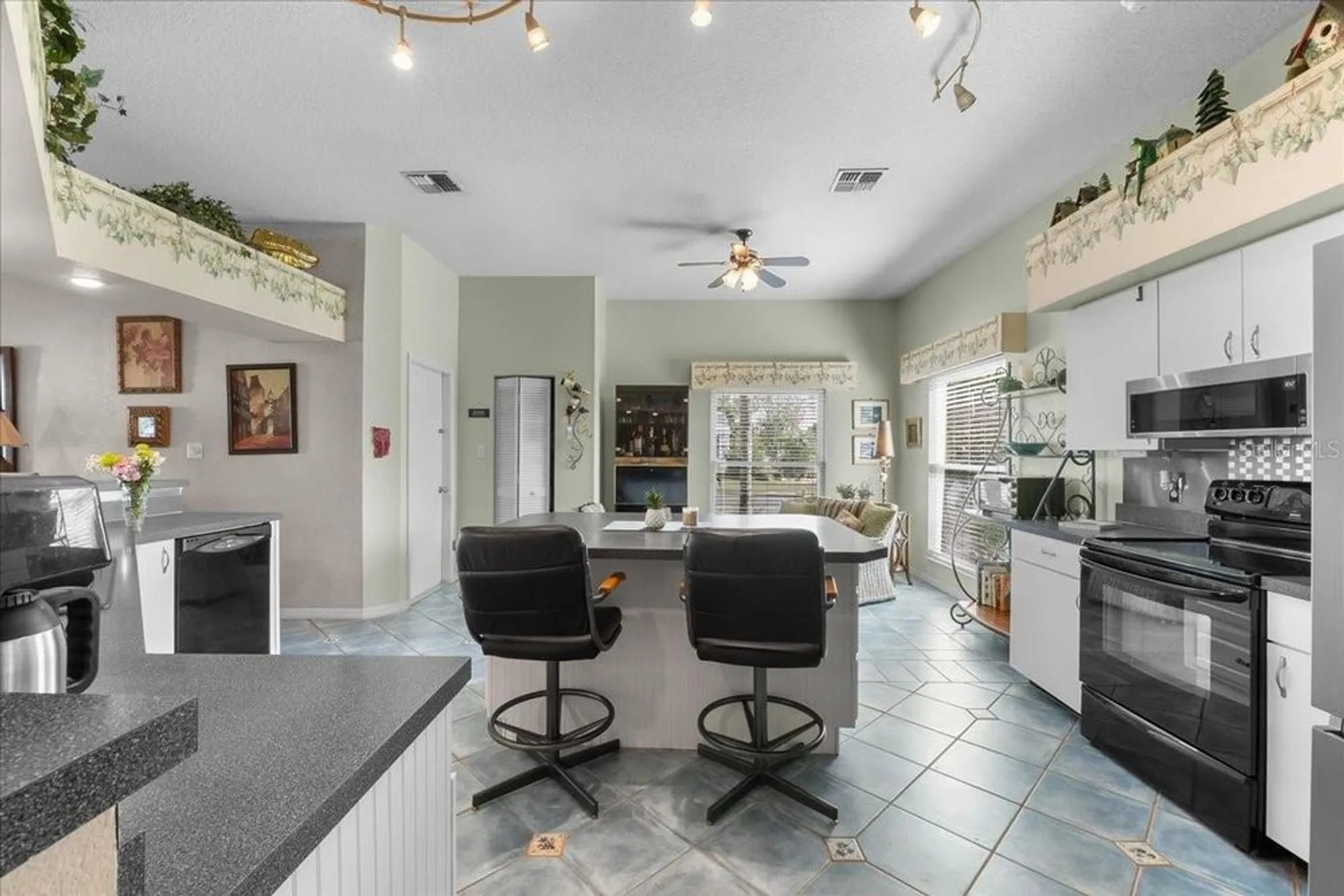 Property Slideshow image 11 of 90 | 6004 sanderling dr, Lakeland, FL, 33809
