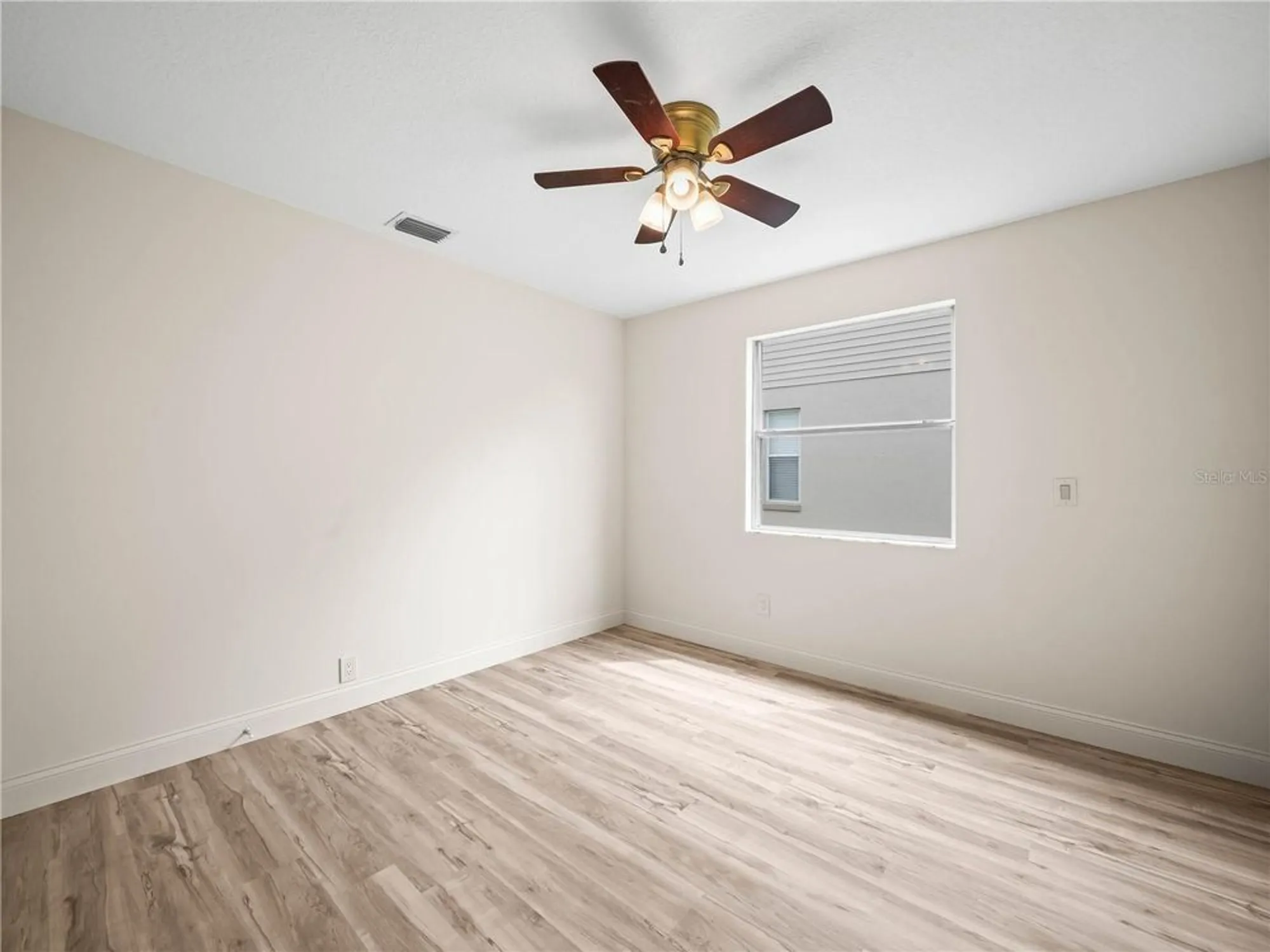 Property Slideshow image 12 of 20 | 6341 silver lakes dr, Lakeland, FL, 33810