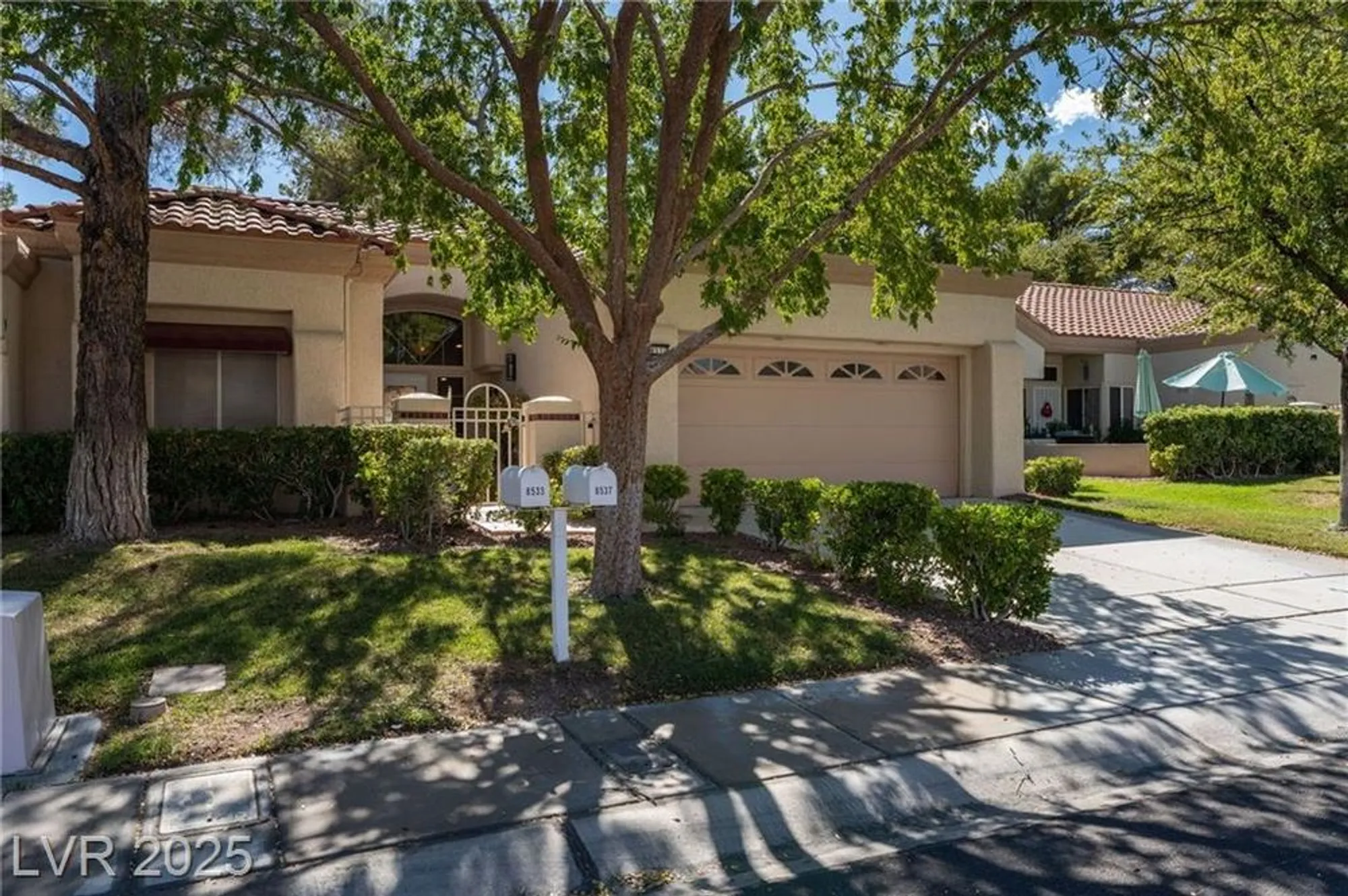 Property Slideshow image 10 of 61 | 8537 glenmount dr, Las Vegas, NV, 89134