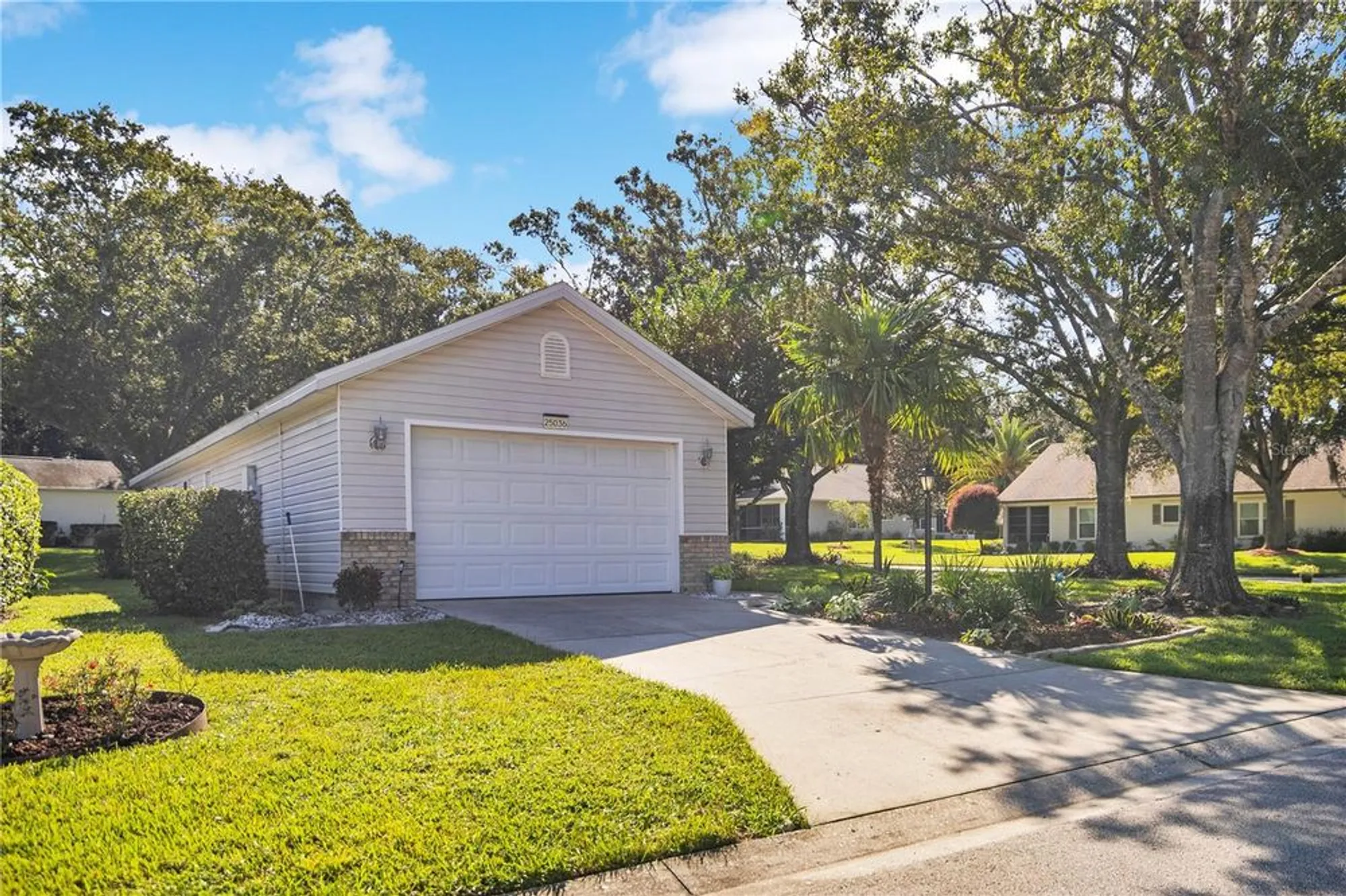 Property Slideshow image 2 of 39 | 25036 cranes roost cir, Leesburg, FL, 34748