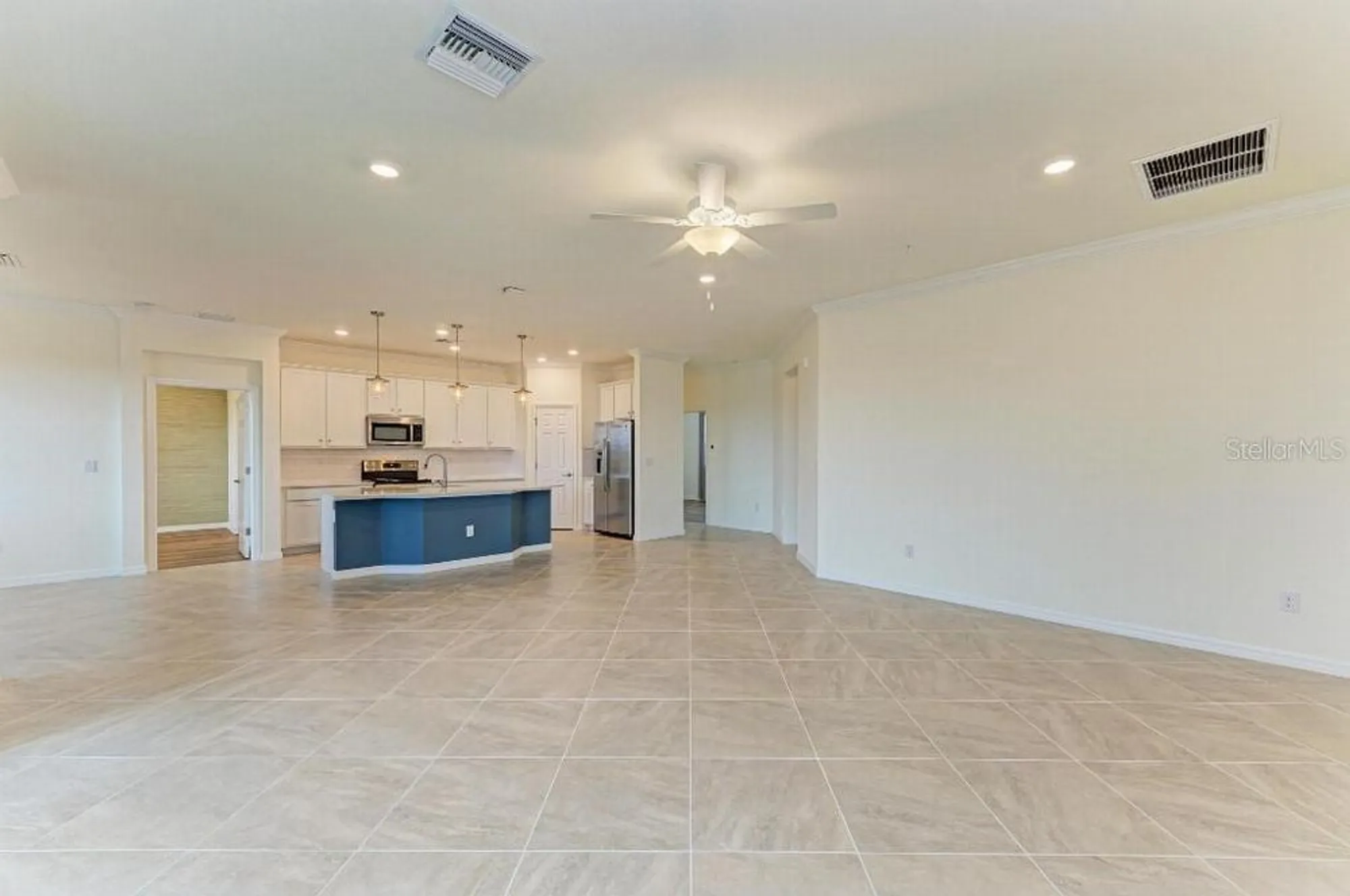 Property Slideshow image 7 of 42 | 10043 crooked creek dr unit 202, Venice, FL, 34293