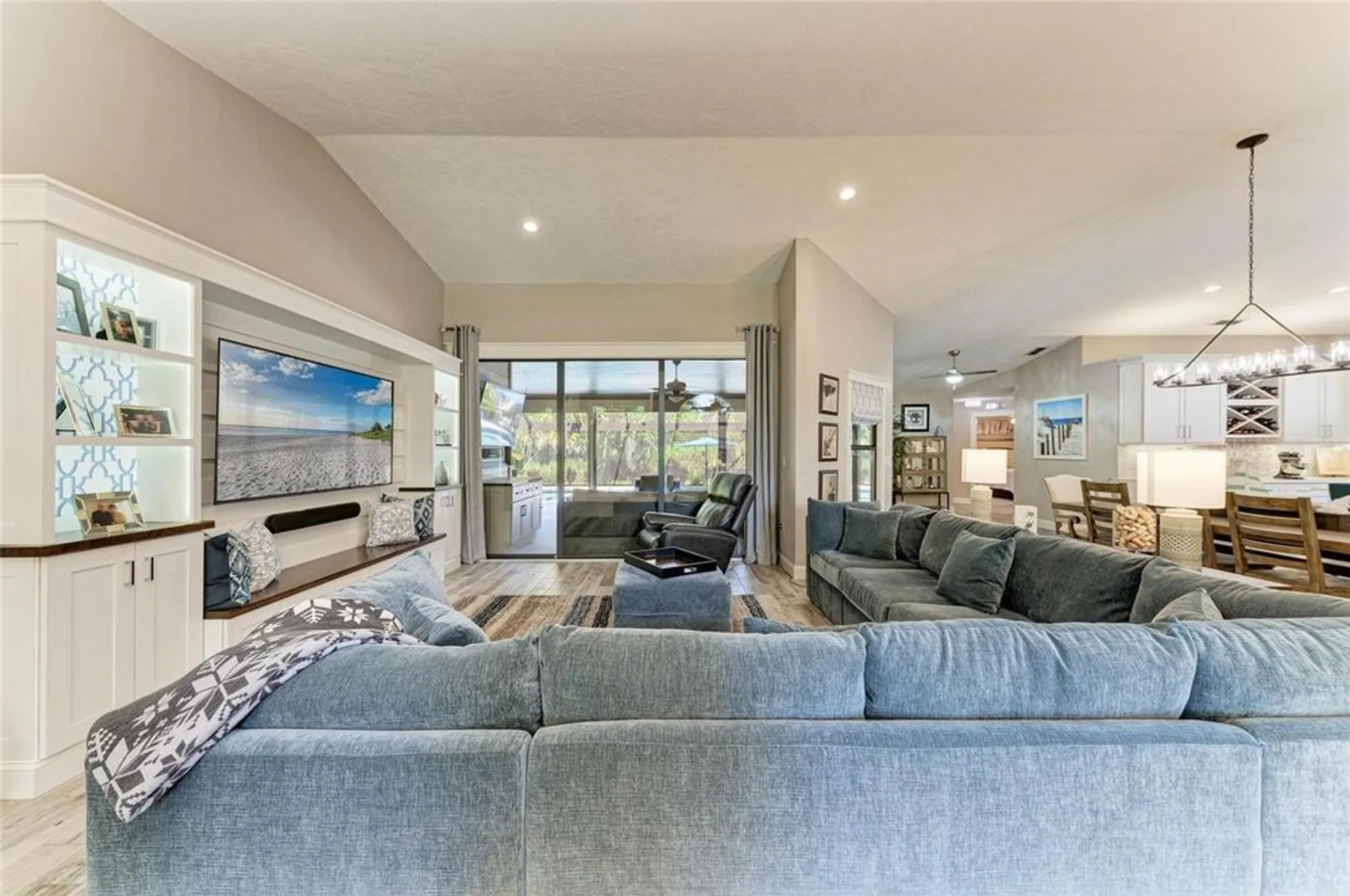 Property Slideshow image 8 of 69 | 8416 palm lakes ct, Sarasota, FL, 34243