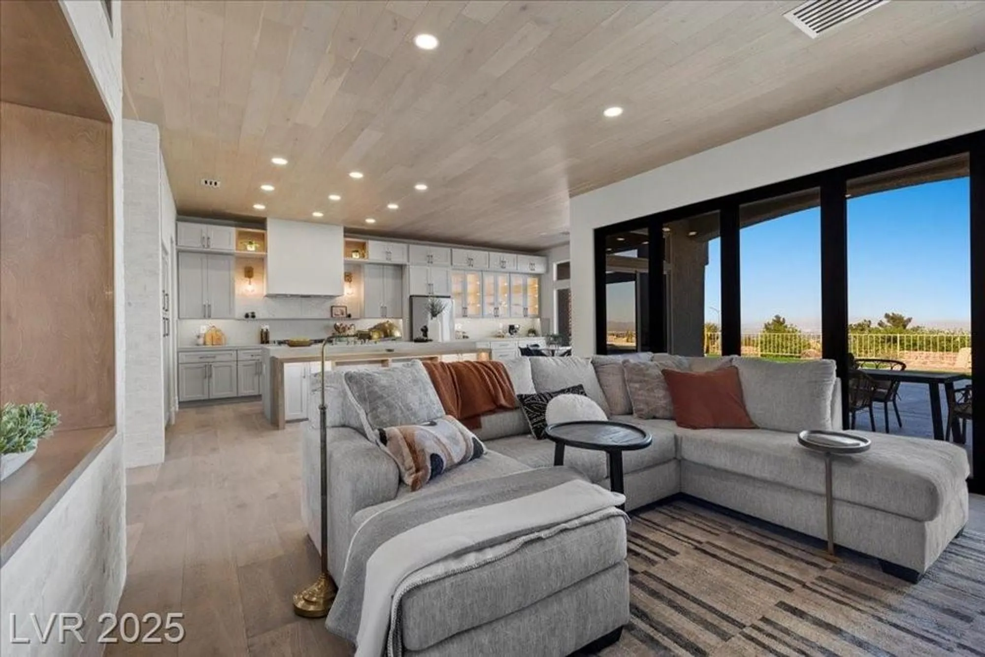 Property Slideshow image 21 of 78 | 2508 faiss dr, Las Vegas, NV, 89134