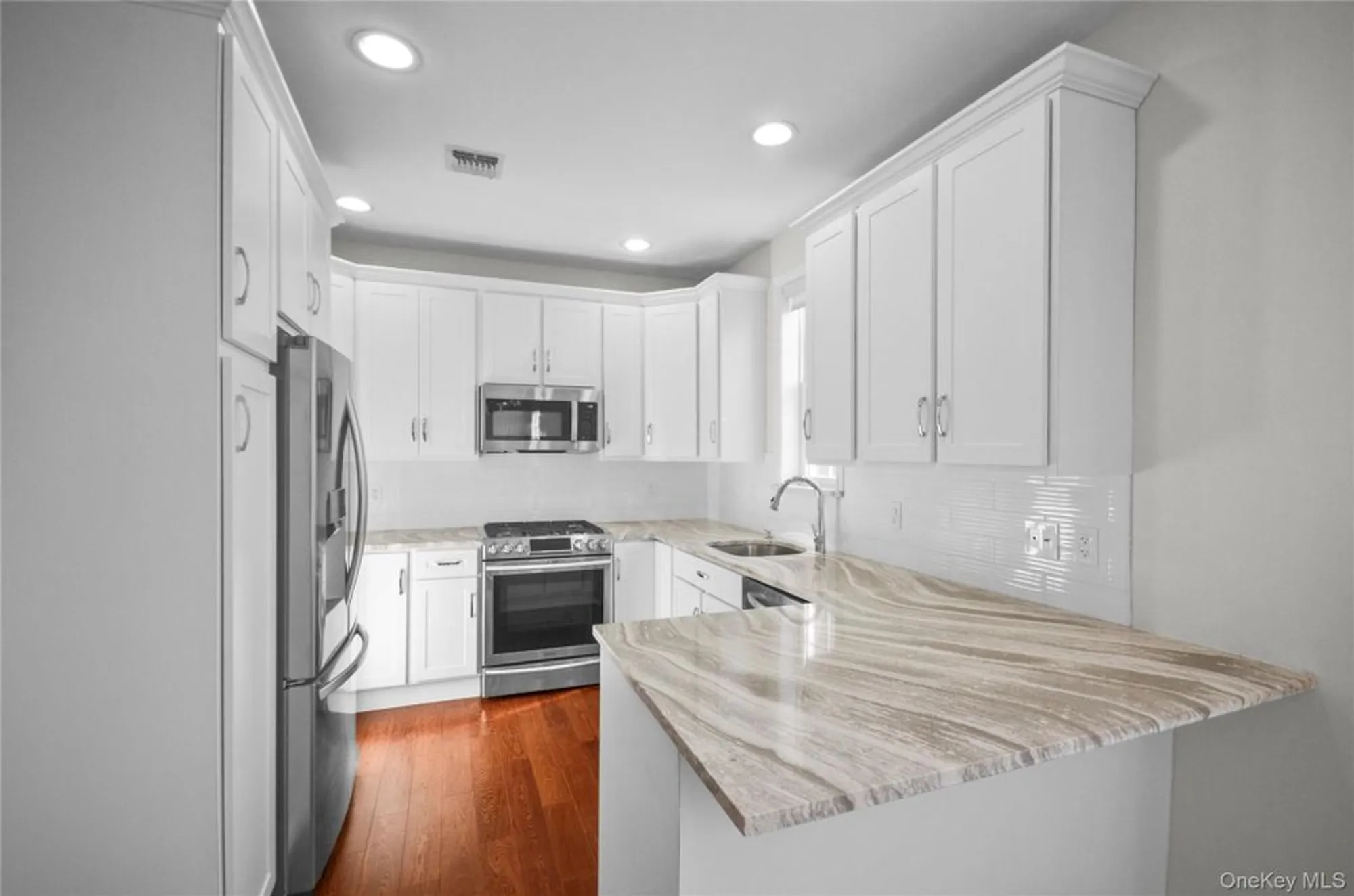 Property Slideshow image 4 of 28 | 736 verona dr, Melville, NY, 11747