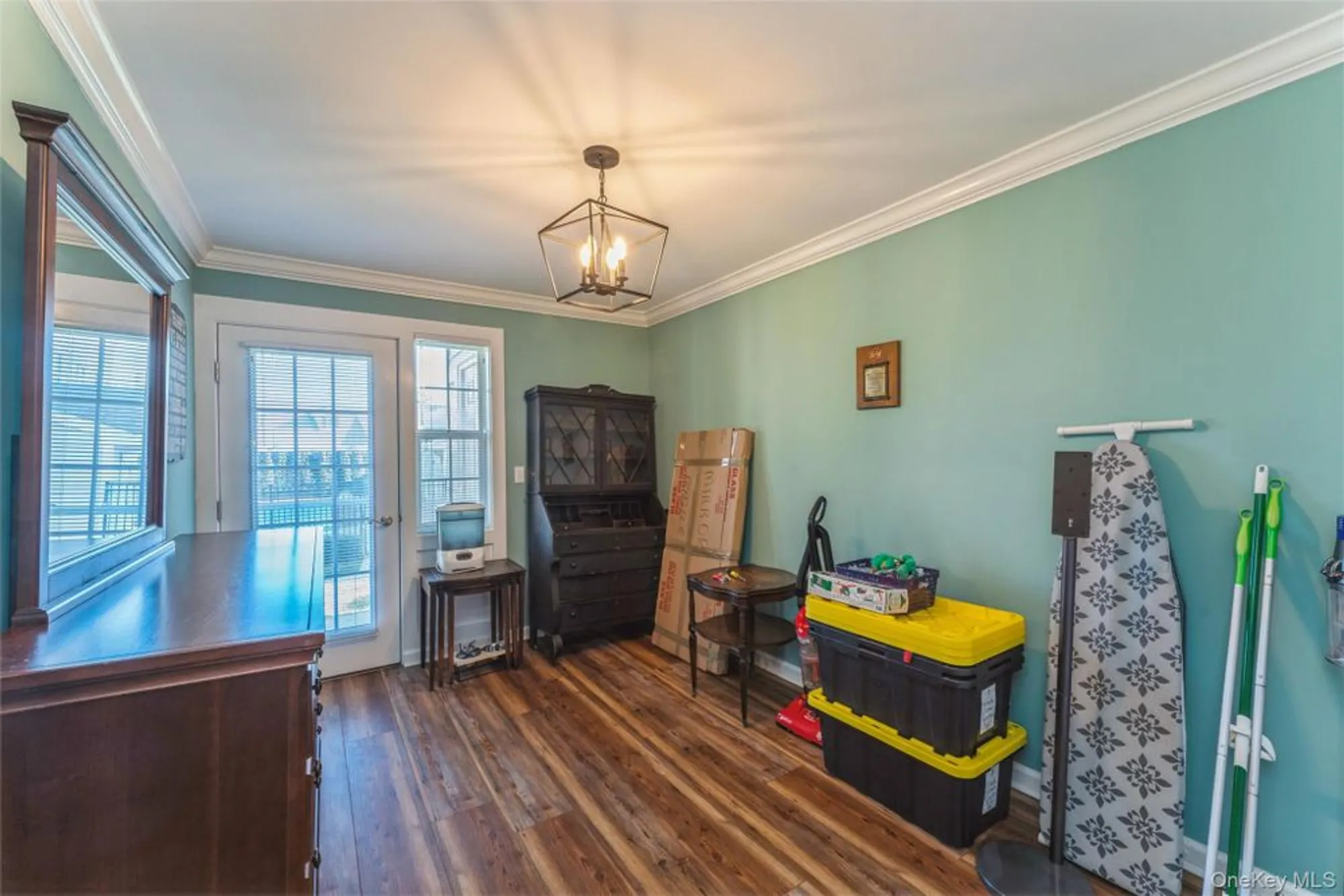 Property Slideshow image 19 of 31 | 1207 willow ln, Valley Stream, NY, 11580