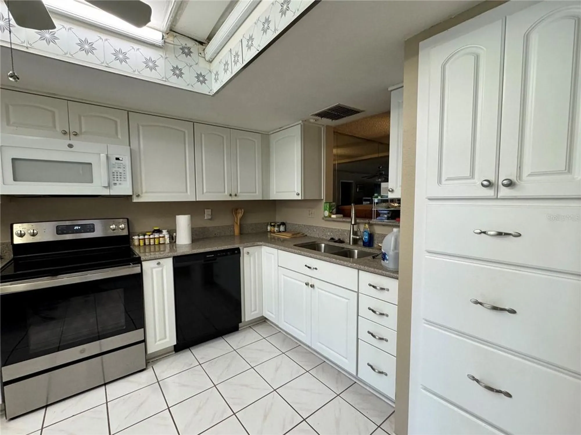 Property Slideshow image 2 of 25 | 11231 dollar lake dr apt 1, Port Richey, FL, 34668