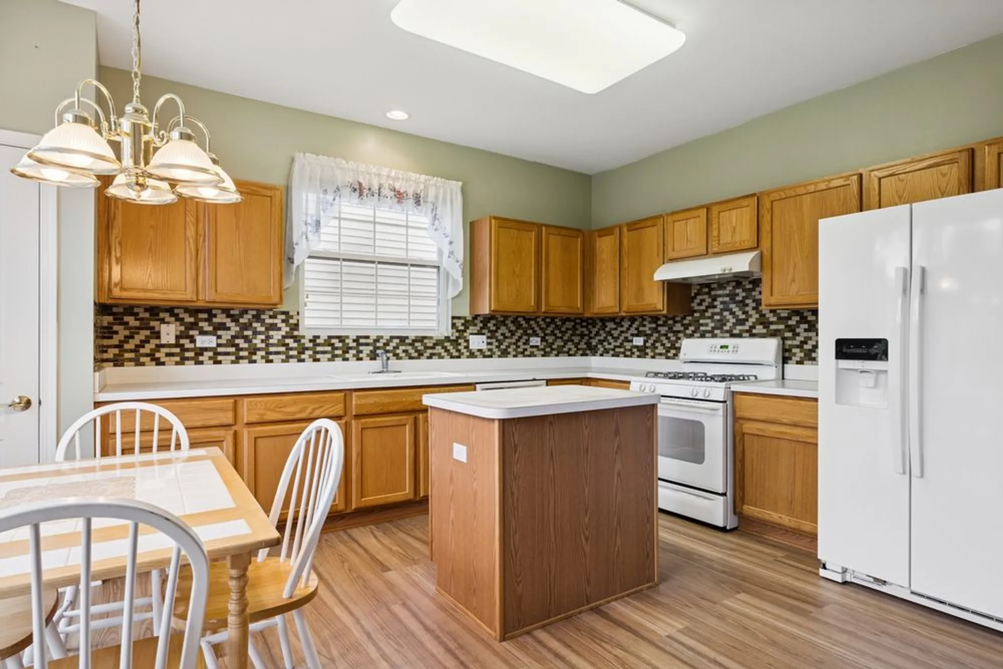 Property Slideshow image 10 of 20 | 2596 venetian ln, Elgin, IL, 60124