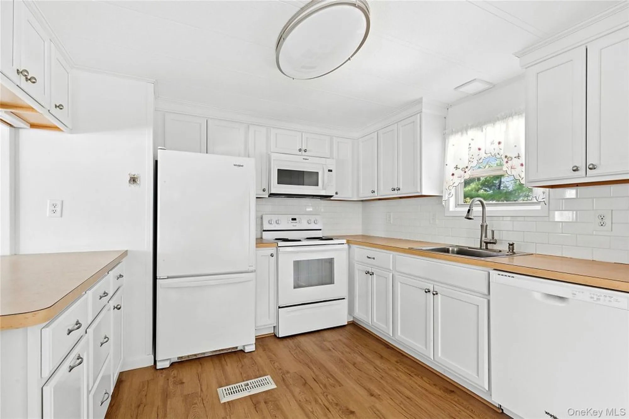 Property Slideshow image 7 of 10 | 1661 old country rd 434, Riverhead, NY, 11901