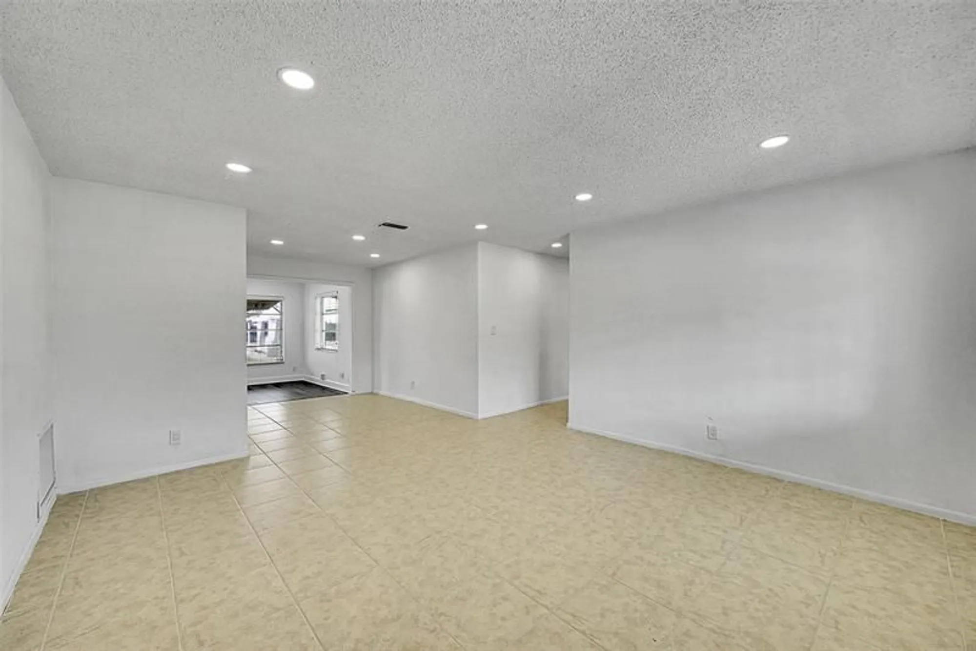 Property Slideshow image 4 of 25 | 2851 w golf blvd, Pompano Beach, FL, 33064